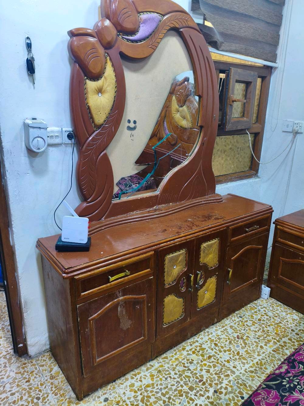ميز تواليت • غرفه اخشاب • موصل ايمن