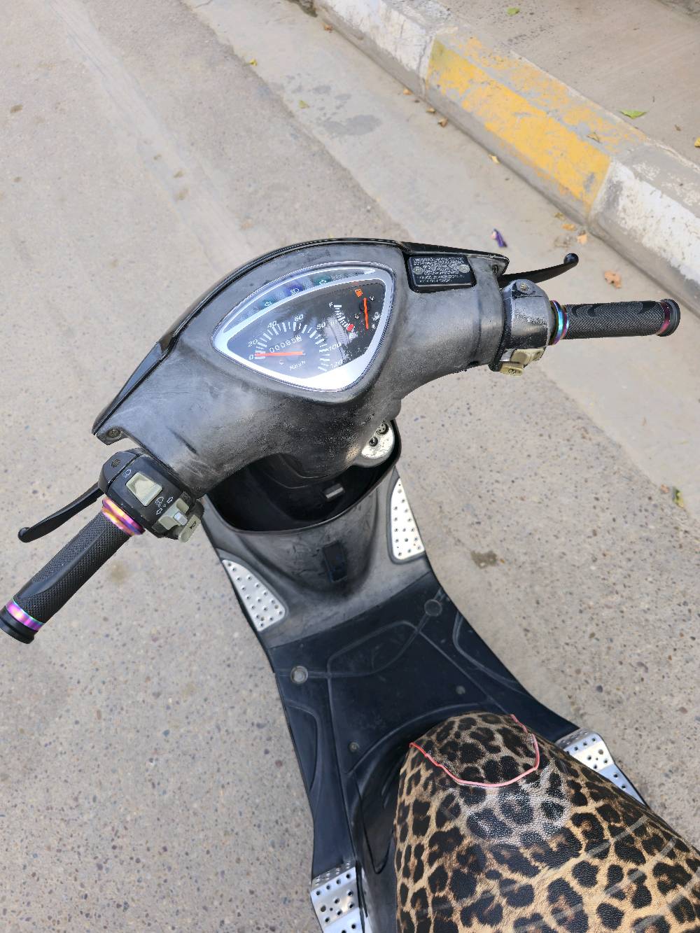 ماكس عدلة • ١٠٠ • سكوتر أوتوماتيك