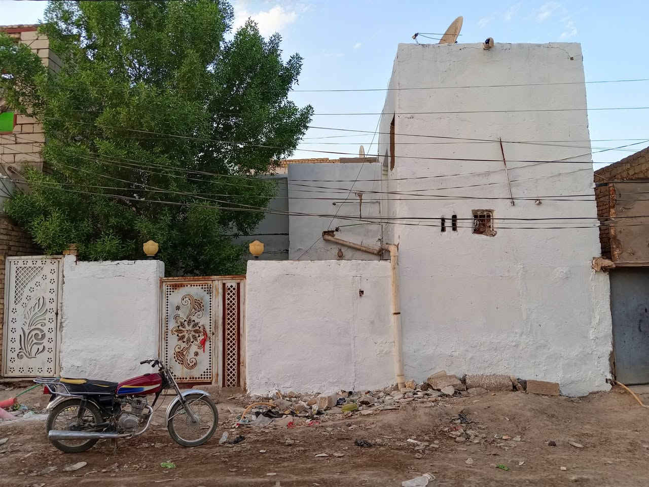 بيت للبيع • ١٠٠م • ٣ غرف