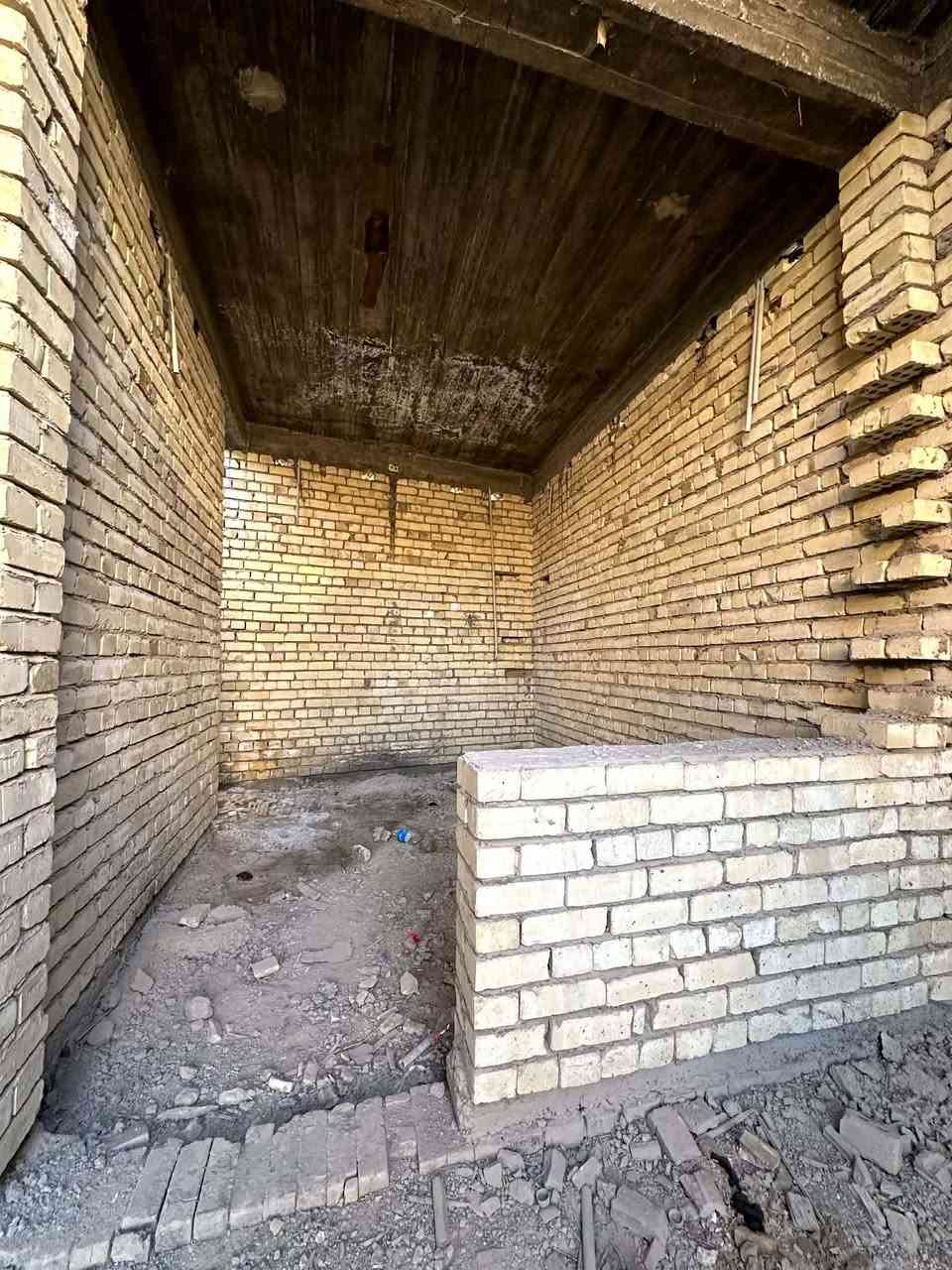 السلام عليكم هيكل البيع مساحة 100 مربع الشارع الرئيسي 10 متر شارع الغسل للاستفسار عل أرقم ***********
