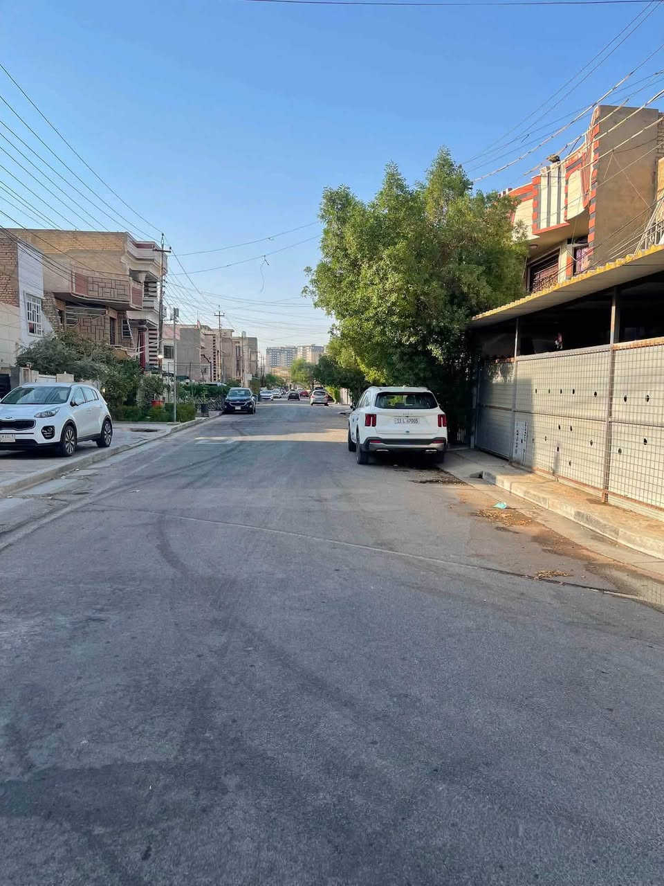 السلام عليكم بيت للبيع في حي الجهاد منطقه الشارقه 
البيت مساحته ١٥٠ واجهه ٧ ونص ونزال٢٠  يحتوي البيت  على ٤ غرف نوم و صاله ومطبخ وحمام عدد ٢ 
والبيت قرب سنتر الحسنين بناء البيت ٢٠١٦ 
وسعره جدا مناسب 
للاستفسار اتصل على الارقام التاليه 
***********
ابو مرام للعقار ❤️
