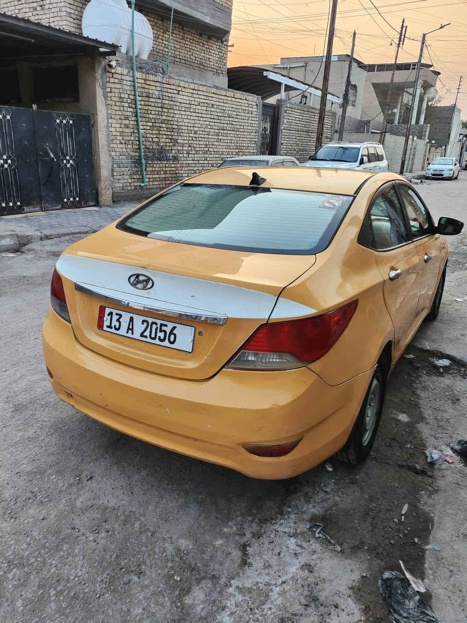 السلام وعليكم 
للبيع هونداي اكسنت مديل 2012
سياره حداده من طول لطول جديده اقل شهر من بدلتها  طخم تاير جديد تاريخه 2026 اقل شهر من شاده كهربائيات شغاله كلها  تبريد شغال مكينه وكير ع فحص رقم نكليزي جديد  سياره نقص مابيها كامله ولبدي شوف لعين  
السعر 72 بيها مجال بسيط كلش للستفسار ع رقم (***********)

