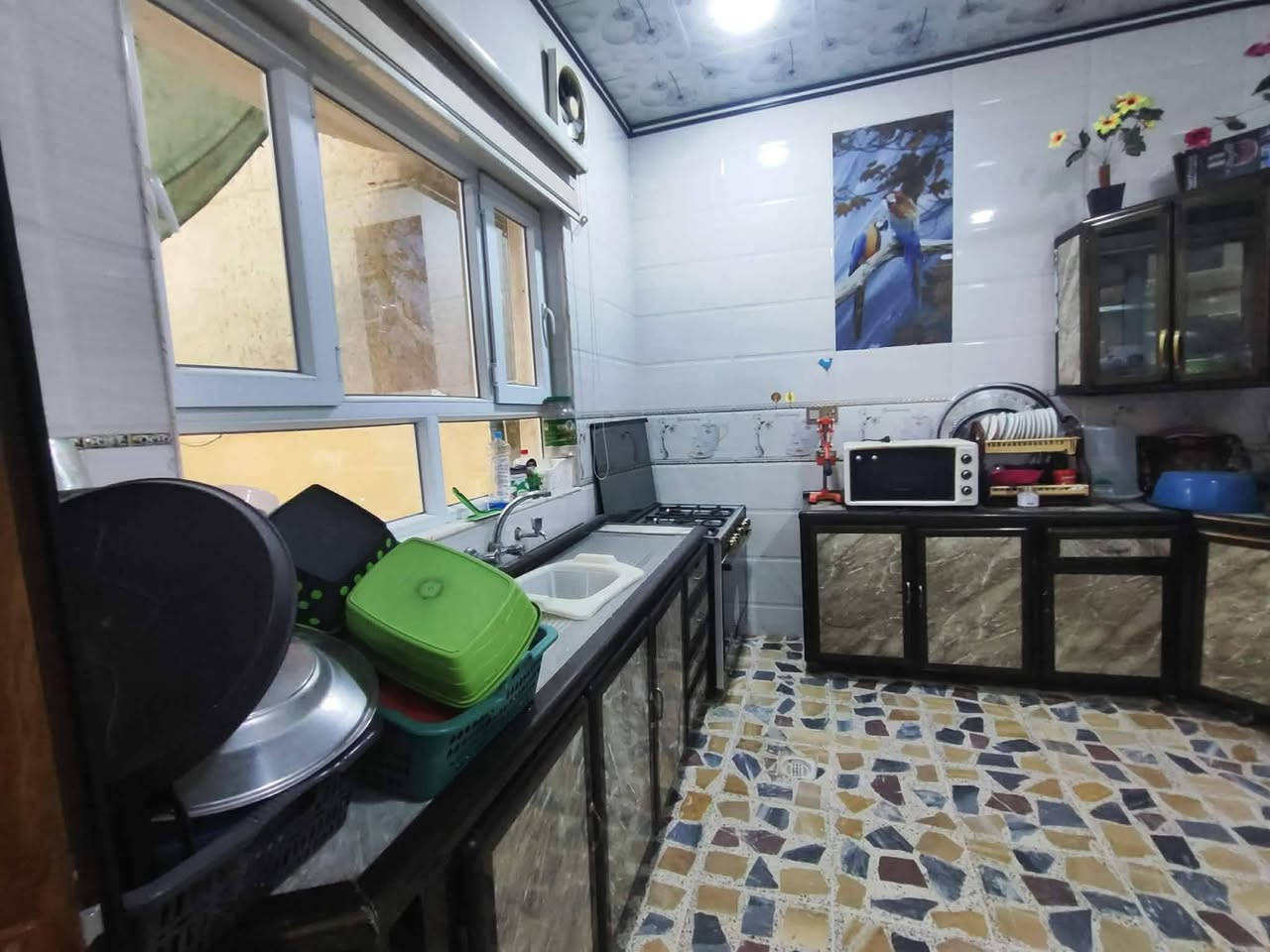 بيت مساحة 167 متر بناء حديث 2022 سند طابو وتحويل مباشر عند البيع
 الموقع الموصل الجانب الايمن مشيرفة الثانية 
التصميم ... مطبخ واستقبال وهول وحمامات مفصوله وغرفتين نوم ... غرفه تحتوي على سويت مناور بمساحه ممتازه  
السعر مناسب جدآ السبب بيع مستعجل 
الاتصال على رقم لمعرفه التفاصيل اكثر 
***********
