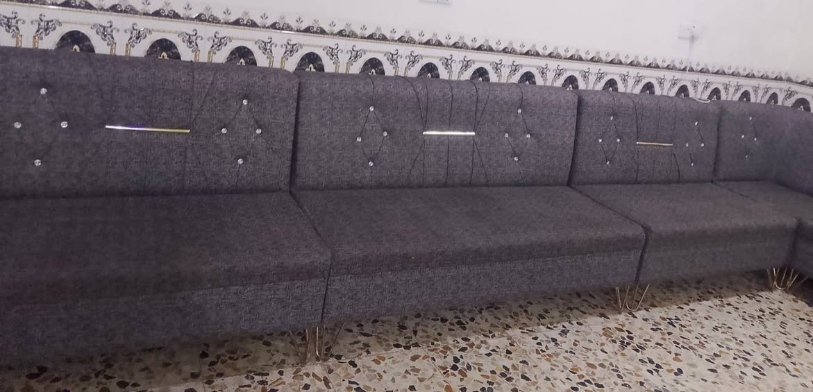 طالب العلي • ٢٠مقعد • هيكل خشب