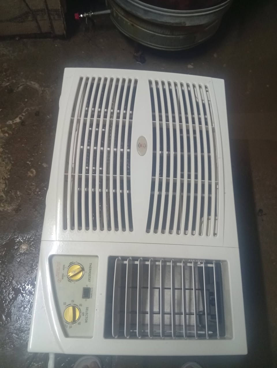 سلام عليكم مكيف اخو الجديد مستخدم موسم واحد نضيف هاي الصور كدامكم كلش نضيف انطيني سعر وخذه مكاني نجف حي نداء ميلاد مو شراي لتتصل رقمي*********** متواجد وتساب و اتصال

