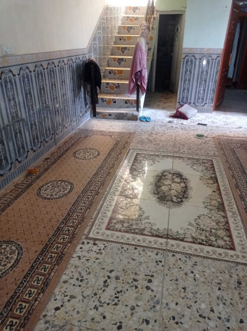 للبيع بيت في حي عبد العباس قرب المستشفى الرميثه غرفتين نوم وصاله ومطبخ واستقبال وحمام داخلي وحمام خارجي البيت كل جاهز للسكن سعر البيع 55مليون هو والاثاث للستفسار اتصل على الرقم ***********
