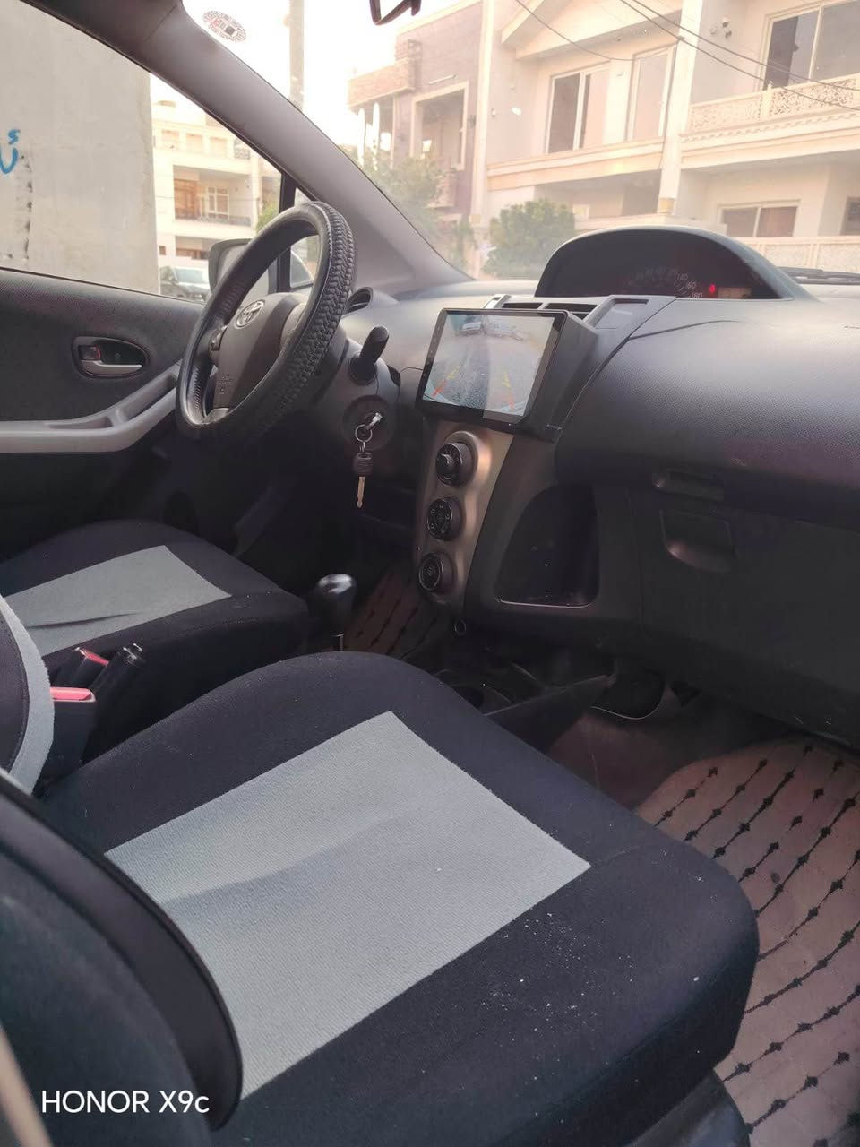 toyota yaris 2010

سپی
شاشە ئایپاد
تۆماتیك
چوار جام كارەبا
كامیرا
گێڕ و. مەكینە و. تەبرید بە شەرت
٥ پارچەی سبوغە بەس بەخ بێ ژۆرێ 
سقفی تەزرەكوتی كەمێك هەیە
كاڵ بونەوەی كەمێك هەیە
هەموو شتێكم نوسیوە
بۆ زانیاری زیاتر 
*********** أربيل, العراق
