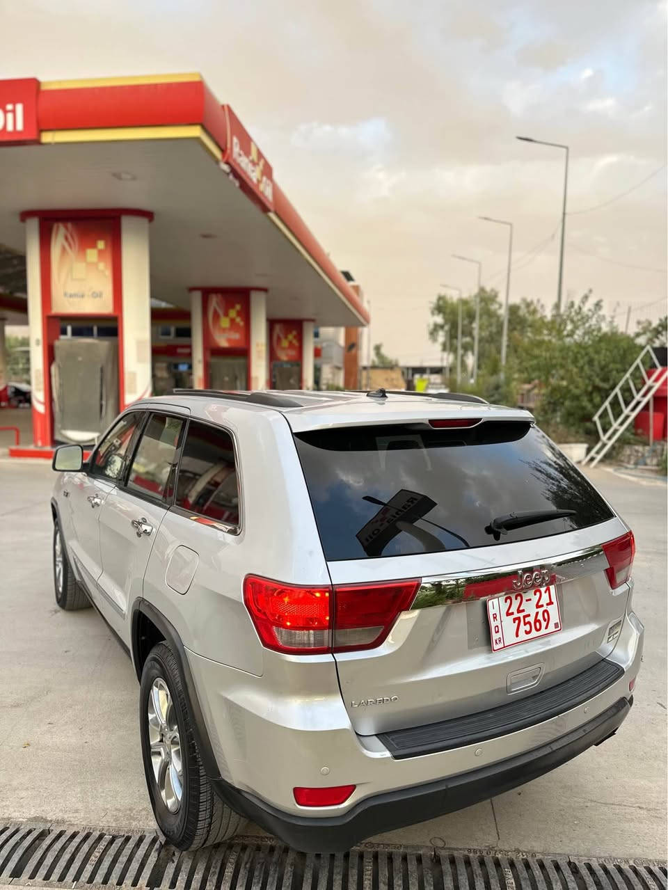 Jeep laredo 2012 
ساخە سە یارەکە
یەک پارجە ی بۆیاخە
کۆدی بۆکراوە 
سە یارەکە کامل جایزە
گیرو مەکینە و کارەبای بە شەرتە
*********** رانية, السليمانية
