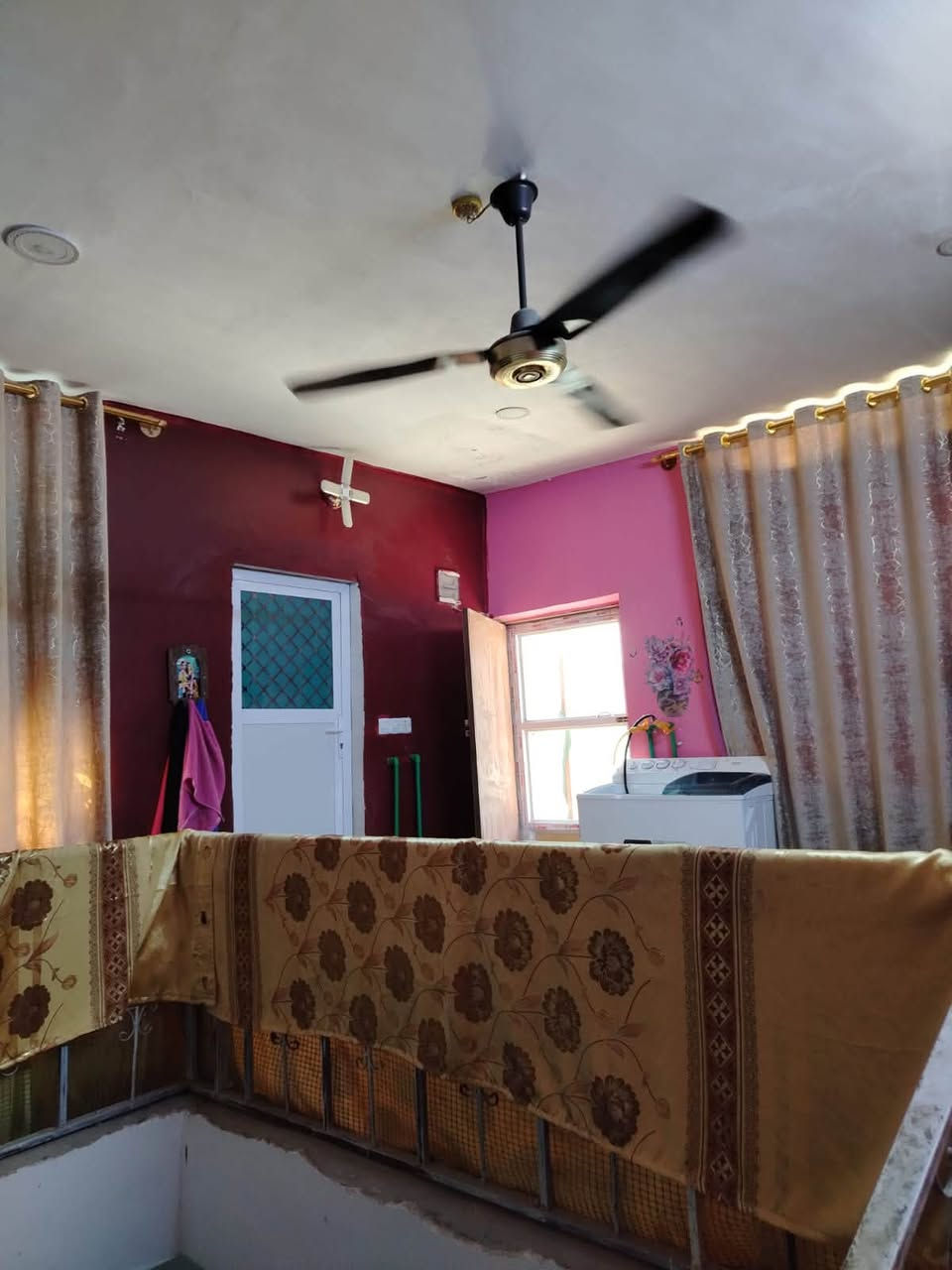 السلام عليكم بيت للبيع إصلاح زراعي سند 35 مكانه المحموديه قريه المعامره يحتوي ع صاله مطبخ استقبال والقاط الثاني غرفه وصحيات خطين مي خطين كهرباء مساحته حوالي 150 واجهيه 8 تبليط كهرباء مي بيه ورقه بالبلديه قصاصه سعره 60 وبي مجال بسيط *********** 
***********

