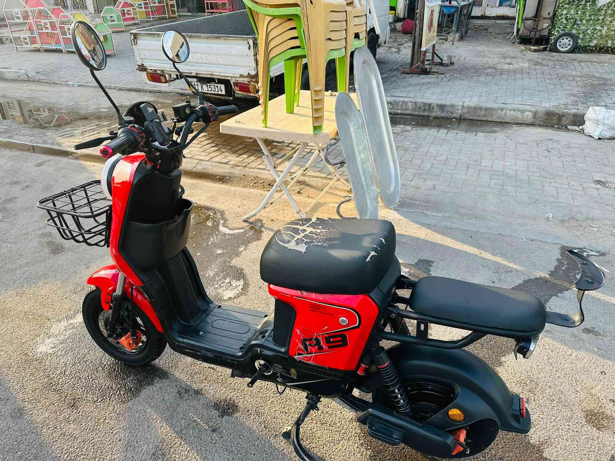 دراجة شحن R9 مديل ٢٠٢٥
دراجة شحن فول مواصفات 

بطاريات 🔋 5 اكبار او نضام البك 

او دبل اشارة دراجة ممتازه 

معروضة ب ٣٥٠ او بيها مجال بسيط 

مكان بغداد حي الجهاد رقم التواصل او متوفر واتساب 

( ***********)

نص مكتوب في الصور:
- _11a23