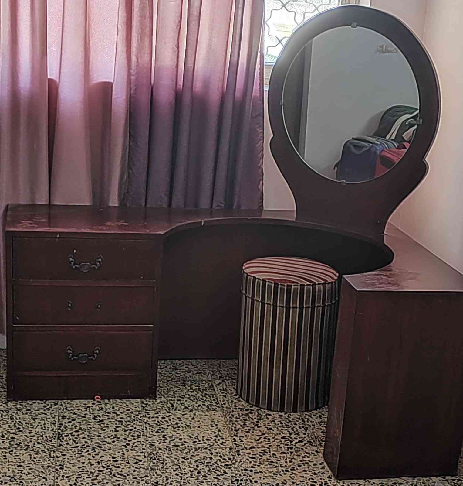 للبيع غرفة نوم مستعملة بحالة جيدة المكان حي الخضراء السعر ٧٥٠ الف وبيها مجال
***********
