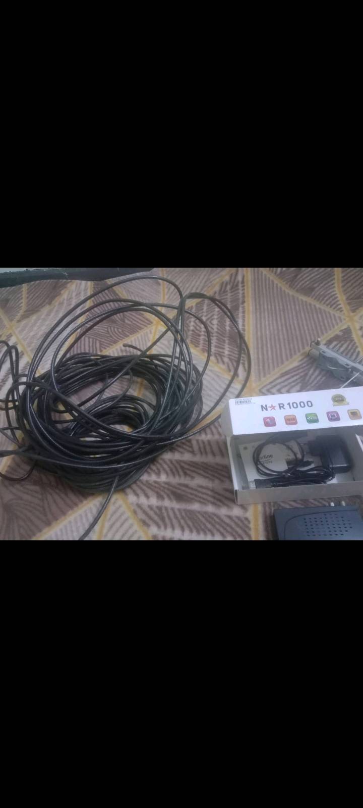 ستلايت شبكة نجوم الرابعة للبيع في بغداد مع كافه ملحقاته سعره ٢٥ الف بدون إشتراك
ممكن تذكر شكد مدة استعمال الستلايت وهل بيه أي عطل أو ملاحظة لو شغال تمام؟: 
شهر واحد
بالنسبة للموديل N☆R1000، هل وياها كل الملحقات كاملة: الريموت، الأدابتر، السلكات، الحامل/الاستك، والعلبة؟: 
كلشي متوفر ويا
وين مكانك بالضبط في بغداد حتى المشتري يعرف الاستلام منين؟: 
شارع النظال
السعر 25 ألف ثابت لو بيه مجال للتفاوض؟: 
ثابت
إذا المشتري يريد توصيل، هل متوفر توصيل لو استلام يد بيد فقط؟: 
يتوفر توصيل ٥٠٠٠ كل بغداد