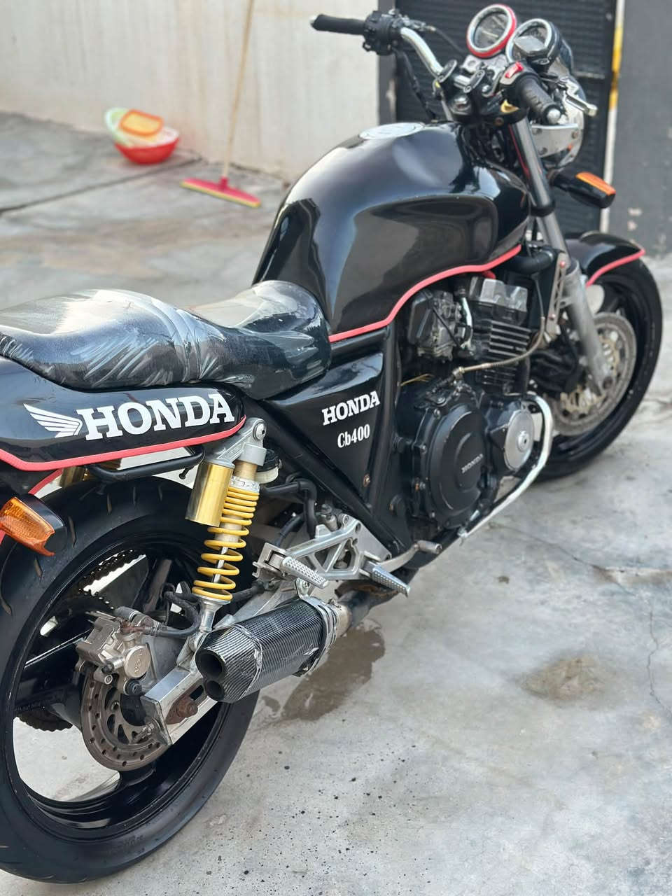 سلام عليكم CB 400✈️🔥 كير محرك شرط ما مفتوح كهربائيات كامل شلعه تخبل🔥
تايرات نضيف دسكات جدد سعر 14$ وبي مجال 

مكاني كركوك ***********
