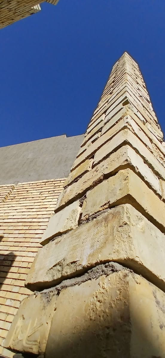 عروض مكتب العبيدي للبناء للمقاولات العامه
بناء 👷‍♂️ 🚧 🏘- هدم الدور والمباني 
سعر المتر تسليم مفتاح 🔑 ب(400)ألف للمتر 
سعر هيكل 🏗️ درجة اولى  (200)الف للمتر
سعر المتر بناء بلوك ب 350 الف 
                                    (العمل نقد و ب التقسيط و بأنسبا لاسعار وأجود الموادالمستعمله في البناء)
هيكل طابوق اصفر ذرعة سقف 
-------------------------------
المواصفات و طرق العمل 
1- تهيئة الارض ورفع الانقاض + فرش جلمود و سبيس نوع النباعي مع الحدل الممتاز
واذا كان بيت قديم يتم ✔️ تفليش الدار و  رفع الأنقاض وتنظيف الارض ووتجهيزها للبناء 
2-استخدام المبيدات ضد حشرة (الارضة) + فرش طبقة من النايلون الزراعي السميك.
3-عمل المجاري من نوع الامل الشريف المصري 
4-اساس نوع رفت بارتفاع 40 سم مسلح بواقع شبكتين بحديد ff العراقي او سابك السعودي او ماس او van او med مع عمل جسور بقطر 16 ملم تحت جميع الجدران 
5- كونكريت مركزي c35 من شركات معتمدة محلياً و خاضع للفحص اوصب موقعي 
6- عمل بادلو (بتلو) بارتفاع  10 سم او 15و البناء بالطابوق الاصفر من معامل النهروان الخاضع للفحص و قليل الاملاح 
7- ارتفاع البناء لكل طابق 350 سم . 
8- عمل سقف كونكريت بسمك 20 سم مسلح شبكتين بحديد قطر 12 ملم مع عمل جسور ( رباطات) على جميع الجدران و بارتفاع (30) سم .. يصير مجموع الارتفاع 340 - 350 سم
9-بناء بيتونة بارتفاع 3 متر مع اضافة مردات ماء 
10- تنظيف الموقع و رفع الأنقاض 

***********

***********
