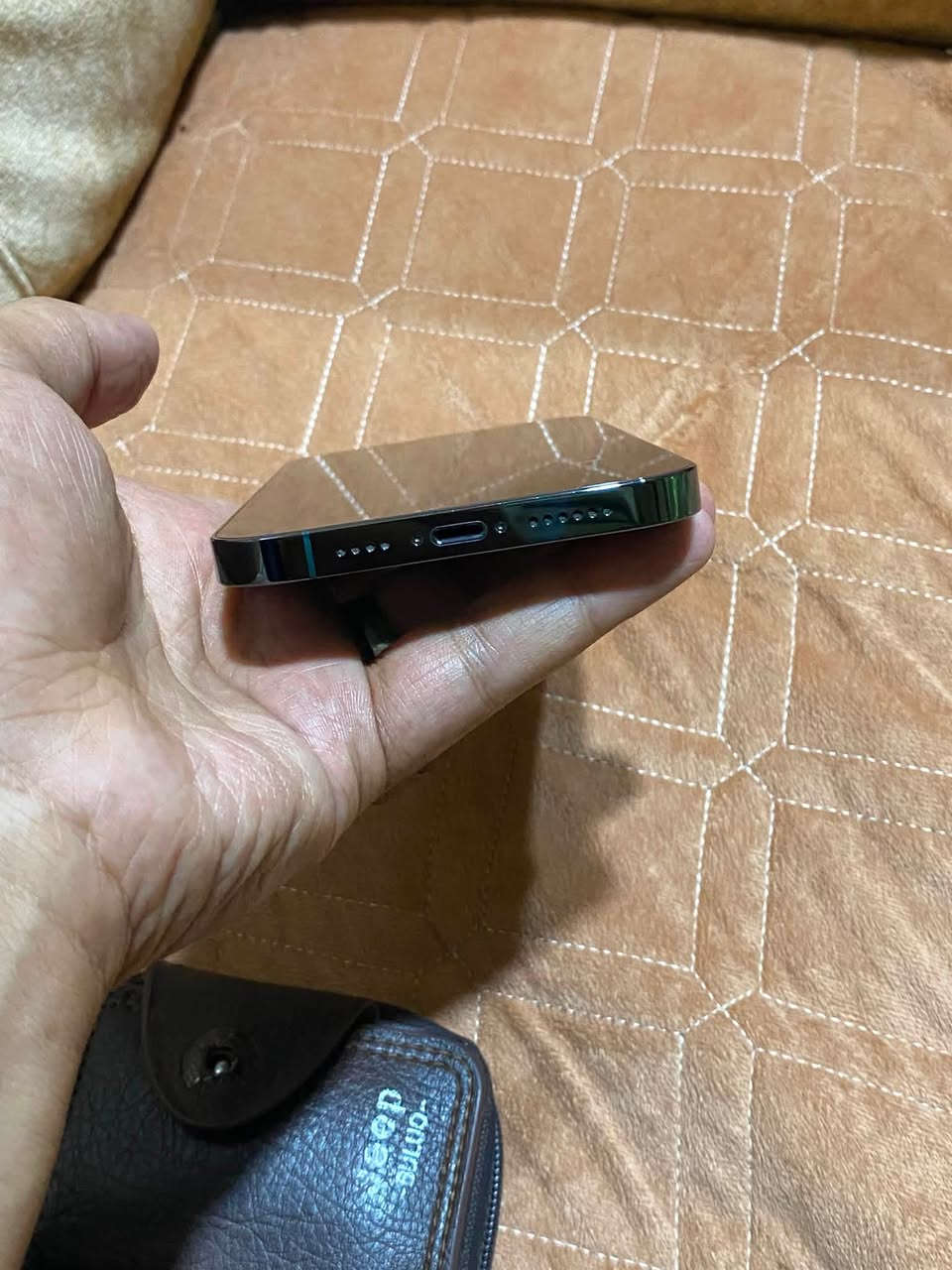 السلام عليكم
ايفون ١٣ برو ماكس 
لون زيتوني 💚✅
بطاريه ٧٩ بلاديه ✅
ذاكره ١٢٨GB  ✅
الجهاز وتر بروف كفاله عامه بلادي 
***********
