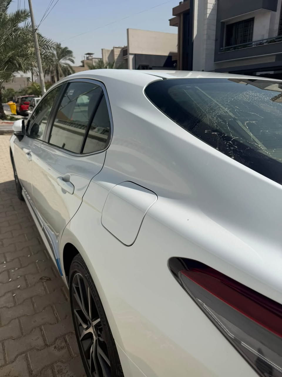 كامري ٢٠٢٤ Gle  فول موصفات وكالة عبد اللطيف مكفولة من الصبغ والتبديل فقط بارد بسيط بالباب الامامي والخلفي رقم بغداد ماشية ٤٠ الف جديدة جداً بحالة الوكالة بعدها السعر ٢٣٥ التواصل ***********
