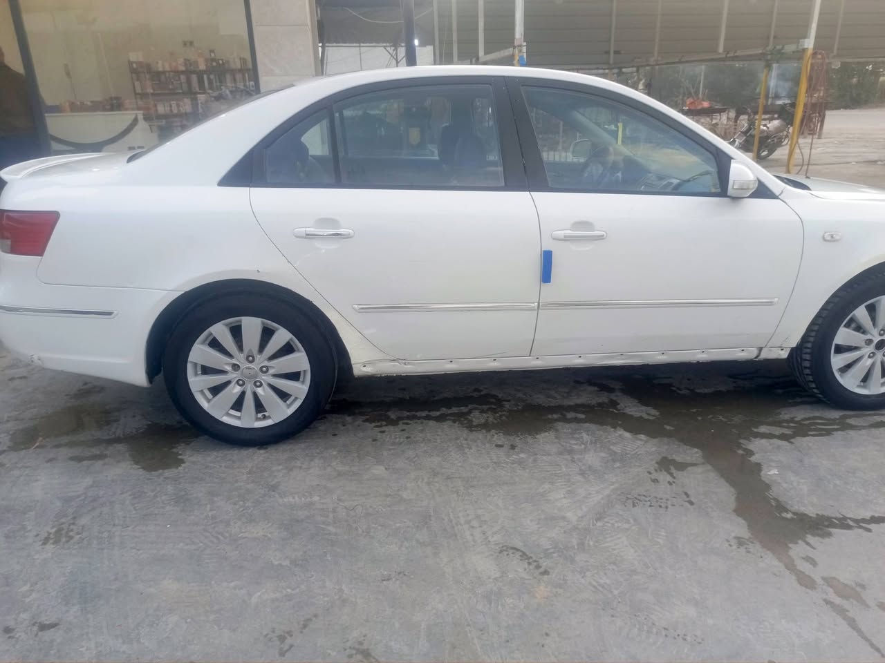 السلام عليكم سوناتا موديل 9 محرك 2000 ستوني شاده منظومه تبريد جديده تخم تاير ويل كب أصلي حادثه الايرباك طاك وقطعتين  يرادله صبغه جراد فقط فقط أما الباقي كفاله رقم بغداد دولي السعر 100وبيه مجال.. *********** وتساب فقط
