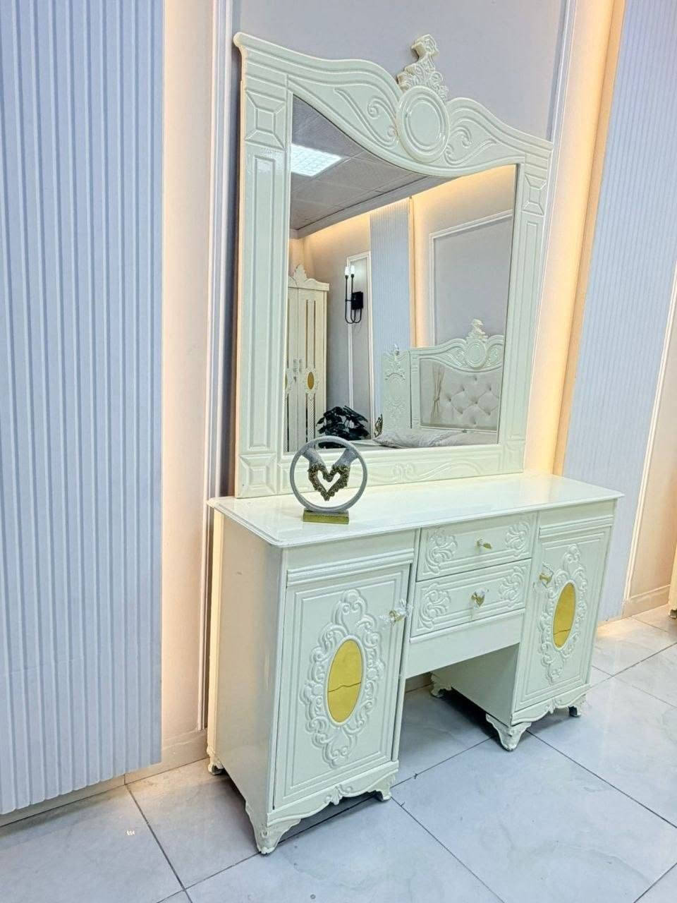​👑 غرفة نوم الملكة بين يديك!
أنشئ جوك الخاص بالفخامة والهدوء ✨
​• تصميم فاخر باللون الأبيض والذهبي.
• متانة عالية وتقسيمات داخلية ممتازة.
• السعر: مليون وربع (1,250,000 دينار) 💥
​سارع بالحجز الكمية محدودة! 📩
توصيل: كافة المحافظات 
الحجز واتساب ***********
