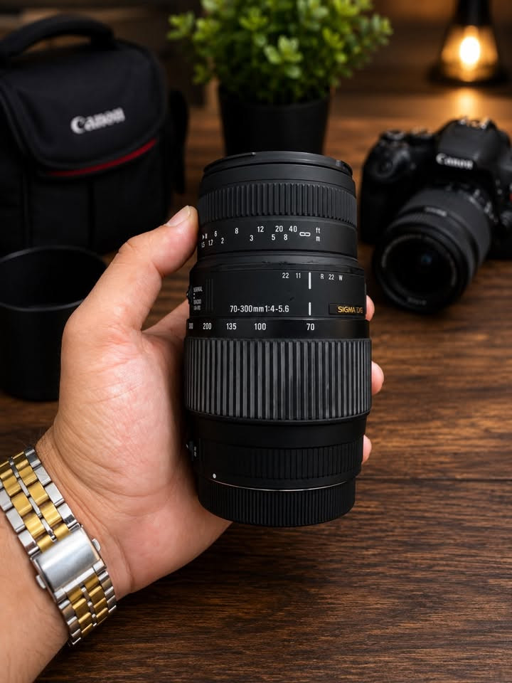 📸🔥 للبيع Canon 700D — كاميرا كاملة مع عدستين وملحقات

السلام عليكم 🌹
للبيع كاميرا Canon EOS 700D، استخدام شخصي ونظيفة كلش، وحالتها ممتازة وجاهزة للتصوير 📸

✨ مواصفات الكاميرا:
🔹 دقة 18 ميگابكسل
🔹 تصوير فيديو Full HD 1080p
🔹 شاشة متحركة 3 إنچ Touch Screen
🔹 نظام تركيز تلقائي 9 نقاط
🔹 ISO من 100 إلى 12800 وقابل للتوسعة
🔹 تصوير متتابع لحدود 5 صور بالثانية
🔹 مناسبة لتصوير الأشخاص، المناسبات، الفعاليات والبورتريه
🔹 إمكانية استخدام مجموعة واسعة من عدسات Canon

📦 الملحقات وياها:
✅ عدسة Canon 18-55mm
✅ عدسة Sigma 70-300mm
✅ بطاريتين عدد 2
✅ شاحن أصلي
✅ كراب
✅ فلاتر عدد 3
✅ الكارتونة الأصلية
✅ حقيبة صغيرة

💯 الكاميرا استخدام شخصي ونظيفة كلش، والعدة كاملة وجاهزة للتصوير.

💰 السعر: أنطيها بالسعر اللي يرضي الله، والجاد يتواصل ونتفاهم.

📞 للاستفسار والتواصل:
***********

🔥 فرصة ممتازة للي يريد كاميرا متكاملة للتصوير وبسعر مناسب.
