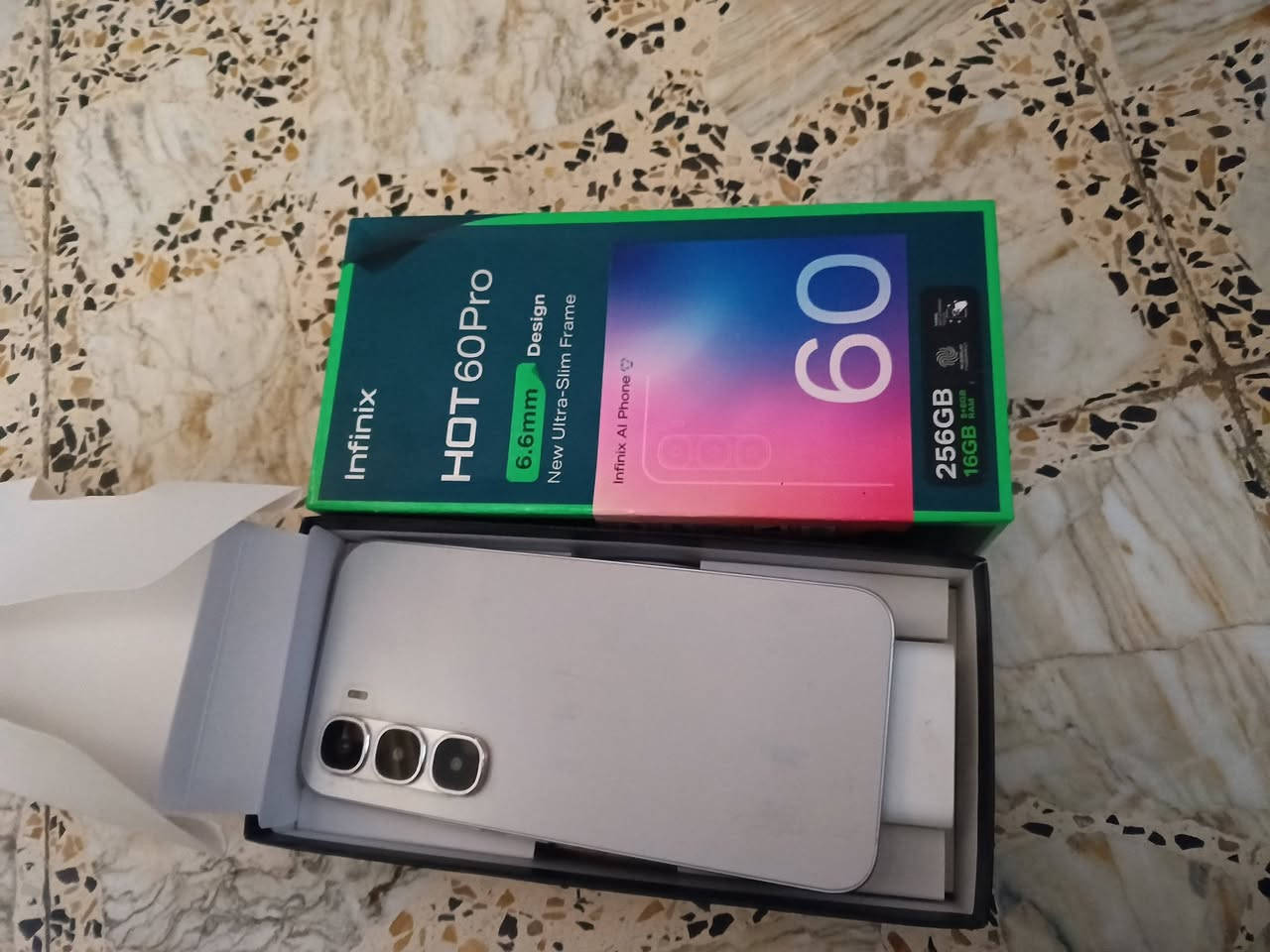 للبيع جهاز هوت ٦٠ برو  جهاز نضيف ذكره ٢٥٦ جهاز نضيف صارله شهرين من شتريته مكان جسر ديالي القديم ***********
