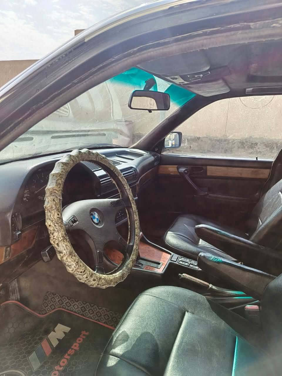 بي ام 735 مفتوح
رقم بغداد الماني
سياره جهازه كير مكينه حداديه جيد 
تخم تاير 
***********
***********
