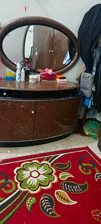 غرفة صينية مستعملة ٨ قطع السعر ٢٥٠ وبي مجال