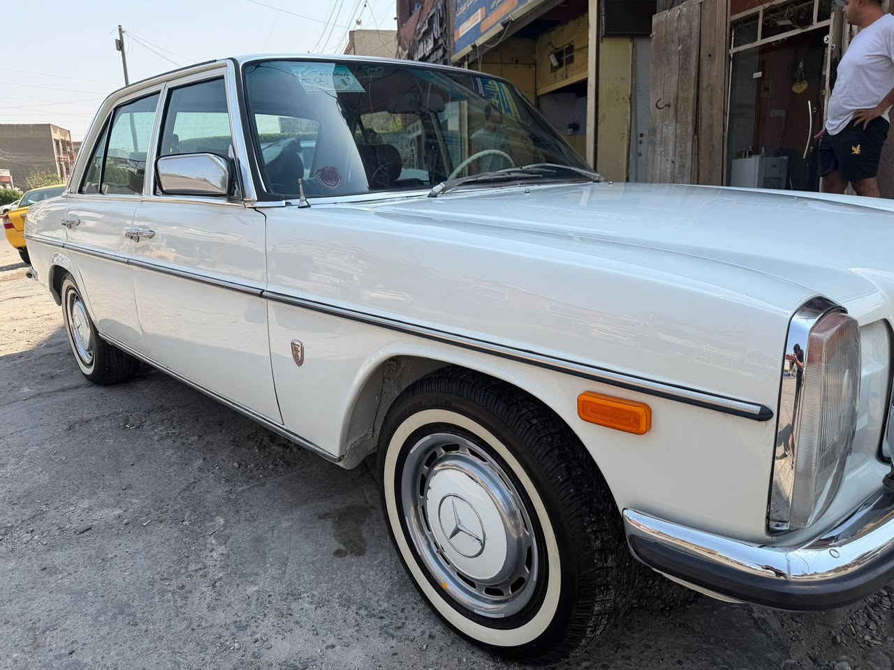 السلام عليكم  ،،،، 
مارسدس موديل  ،،،  1975  ،، 
كفاله عامه من الظربه والتعمير  ماعدا الصبغ  ،،  سياره بلاديه كل محتواياتها وكمالياتها ع الشركه  مكينه بلاد گير عادي  ،،،  تبريد شغال،،  تخم تاير حداديه كلها  جديده  رقم انگليزي  ،، 
تحويل مباشر  ،، 
السعر  ،،،،  80  ،،،  ورقه  ،، للأستفسار 

***********  ،،،، 
***********  ،،،،،،
