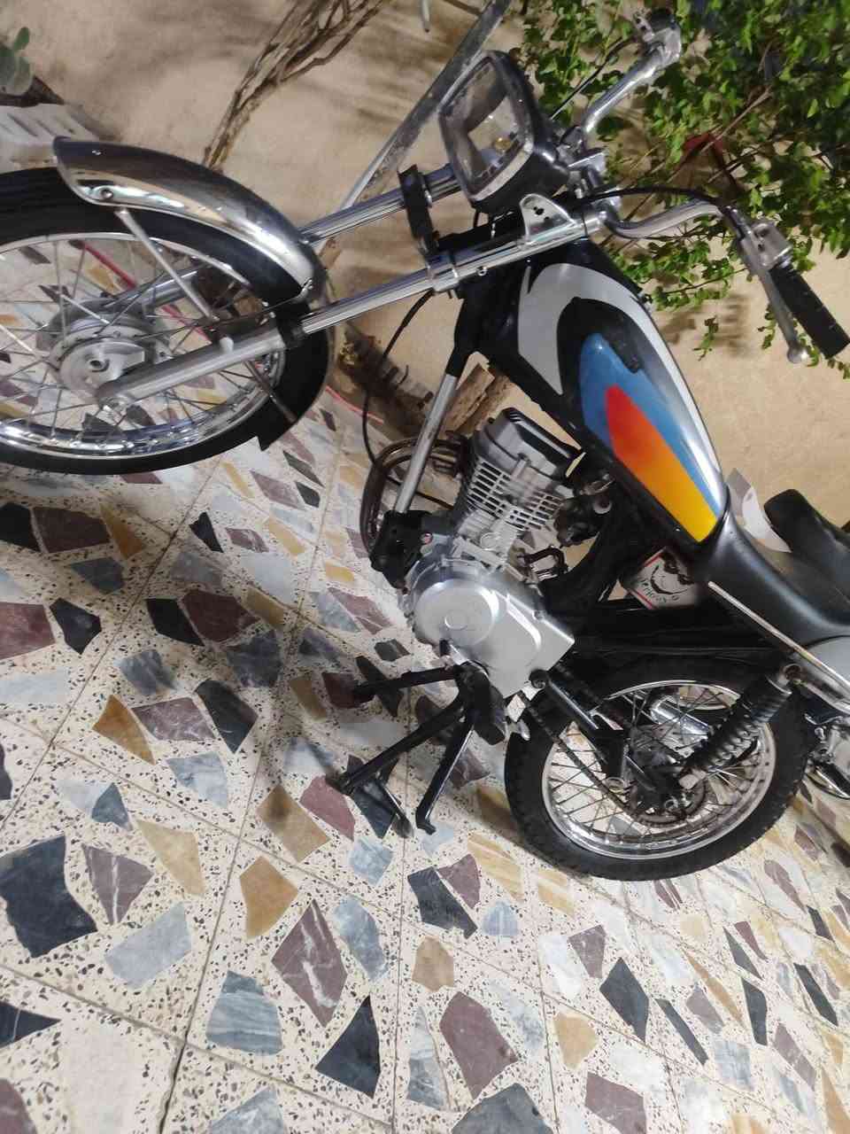 سلام عليكم دراجه للبيع نامه بدون اوراق دراجه فول فصله وسرعه مكاني بل مدثره سعره 650 وبيها مجال رقمي ***********
