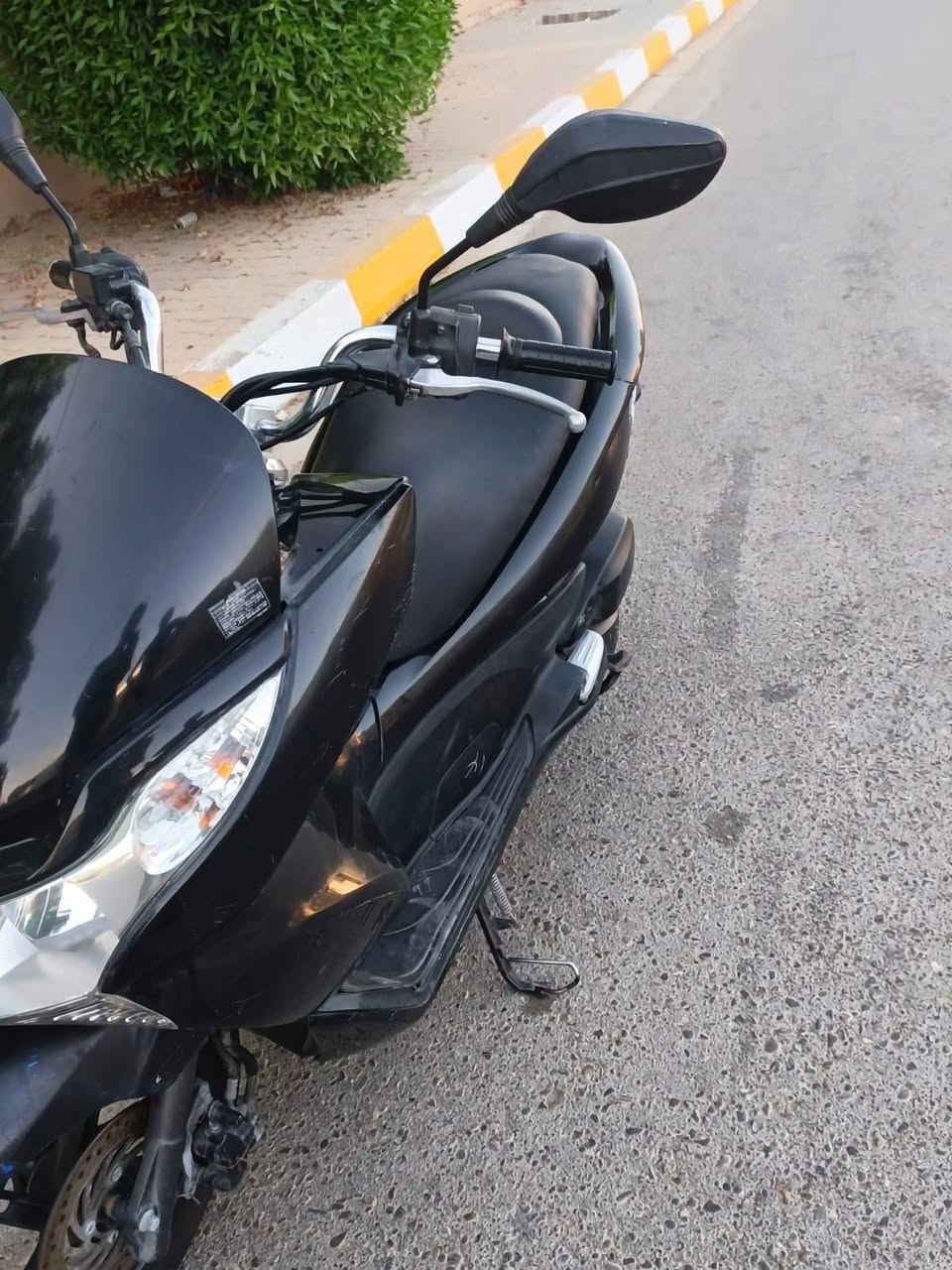 السلام عليكم هوندا pcx جيل اول ياباني اصل مرقم بأسمي
لون اسود

#كفرات بلاد

#مكينه بلاد

#ستان_كهرباء

#لايت_زنون_كهربائيات شغاله كله 

تايرات جدد قبل سبوع شادهن

#دراجه_فول_

#تراي_وشلعه_ومعدل_فول_شرط 

#باتري_جديد

#دراجه_حيل_حلوه_وناعمه 

#مكينه_كفاله

#شرط_التحويل_عقد_مروري

#مكاني_الانبار_الفلوجه 

*********** 

السعر والتفاصيل اتصل
