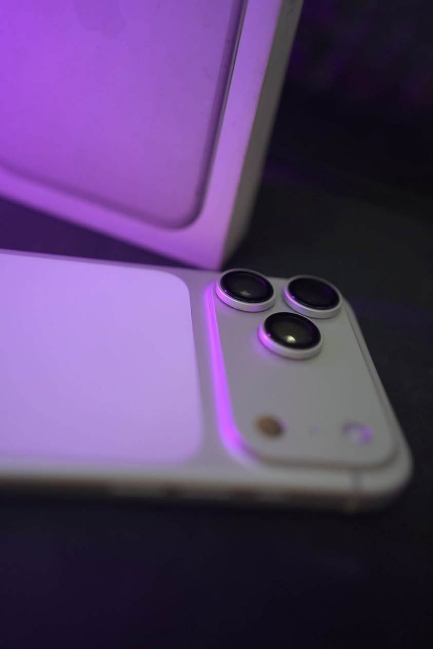 ايفون 17 pro max سلفر للبيع
سلام عليكم 

للبيع iPhone 17 Pro Max 256GB Silver، نسخة ياباني eSIM.

الجهاز مكفول كلش نظيف ومحافظ عليه، ما بي أي زلغ أو ضربات، وما مفتوح ولا متصلح.

البطارية🔋 99%
عدد الدورات 130 

تاريخ الشراء 2026/2/7 والاستخدام شخصي.

ضمان Apple ساري، بالإضافة إلى ضمان ذهبي عالم القلعة سنة استبدال ومدفوع عليه ضمان ذهبي 100 الف اضافية 
كامل مع الكارتونة والكيبل الاصلي مع لزكة الشاشة دبل كلاس اصلية
 
السعر 1,850,000 د.ع، ومجال للشراي 
عنواني شارع فلسطين 
***********
