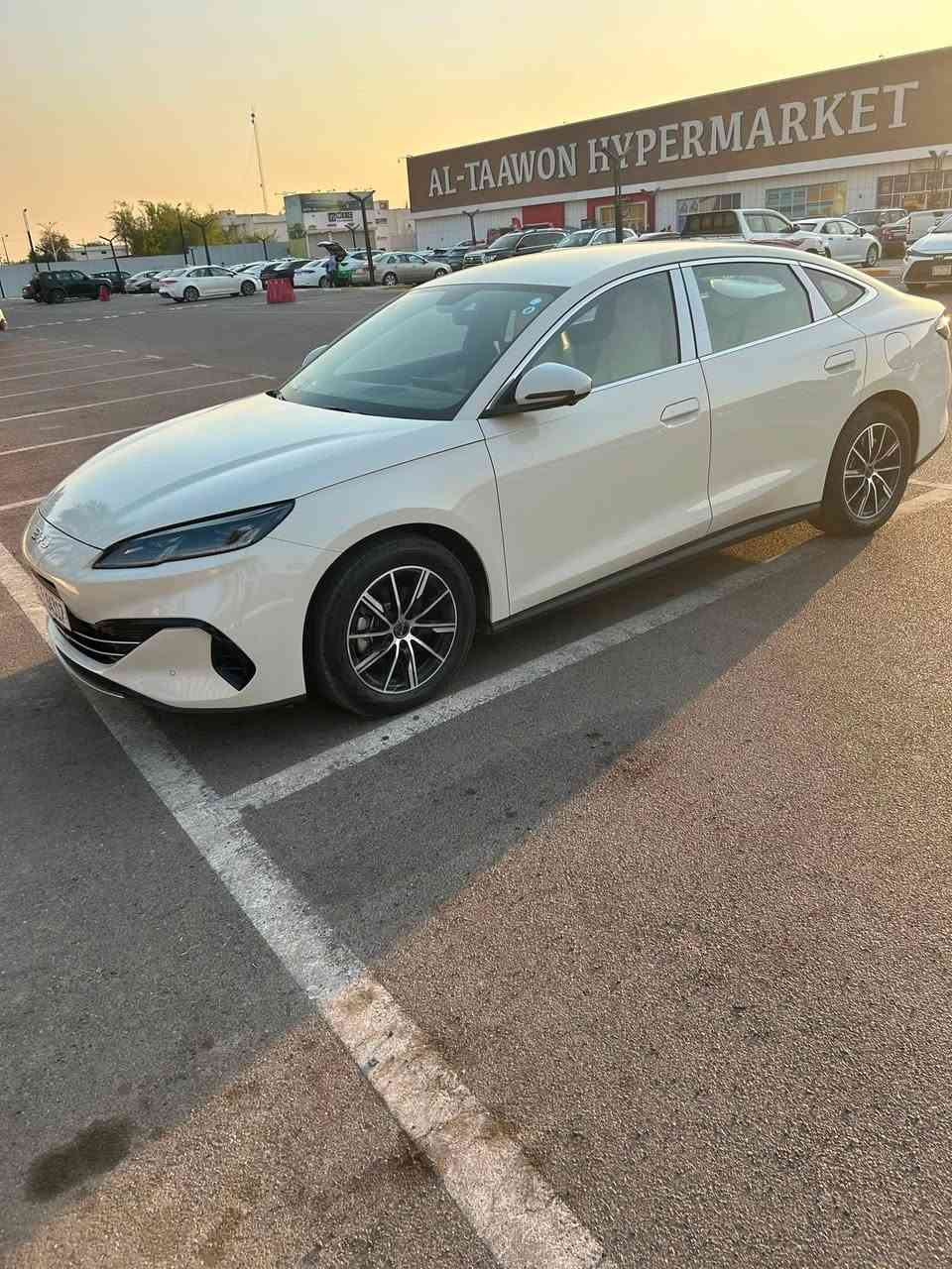 سلام عليكم byd ٦ سيل سنة ٢٥ ماشية ٢٠٠٠ أخ زيرو مكفولة السعر ٢٦ مليون قليل المجال تلفون ***********
