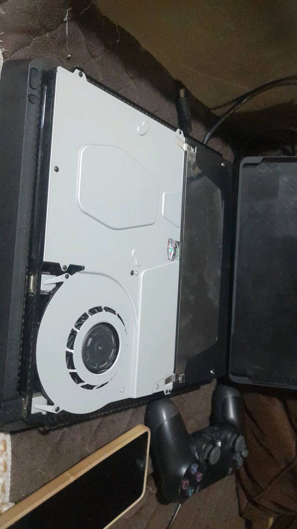 بلايستيشن فور سلم نص تيرا او بلاحرى 500گيگا بايت مفتوح لغرض التنضيف مستخدم اشهر قليلا البلي نضافته 80/100 بدون يده سعره 210 الاف دينار للتواصل *********** العنوان بغداد