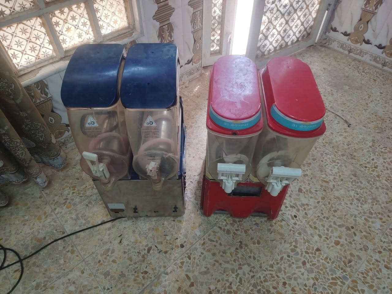السلام عليكم شباب ذني مكائن اثنين ازبري للبيع اثنيناتهن عطلانات الهوسك الزرقاء عطلها ليك وهاي الحمراء الايطالي عطلها كرت شاشه راح احط رقم التليفون مكاني نجف حي الميلاد***********
