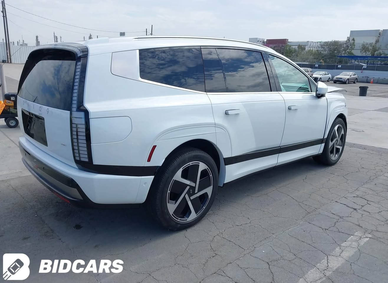 تعلن #شركة_نجوم_السواحل عن إقامة 🚗 مزاد سيارات غداً!
 
لا تفوت الفرصة واحصل على سيارتك بأسعار مذهلة!🔥

بتاريخ - { 2026/8/26 ] - [4:30]م

📍 [#بابل_حي_الطياره_قرب_شركة_آسياسيل]

🚗 تشكيلة واسعة من السيارات موديلات حديثة 2025-2026

📌 ملاحظة: فحص السيارات مجانا قبل الشراء 
تفضلوا بزيارتنا لتفقد السيارات قبل المزاد.

للاستفسار: *********** / علي الجبوري 
للأستفسار : *********** / محمد الحميري
