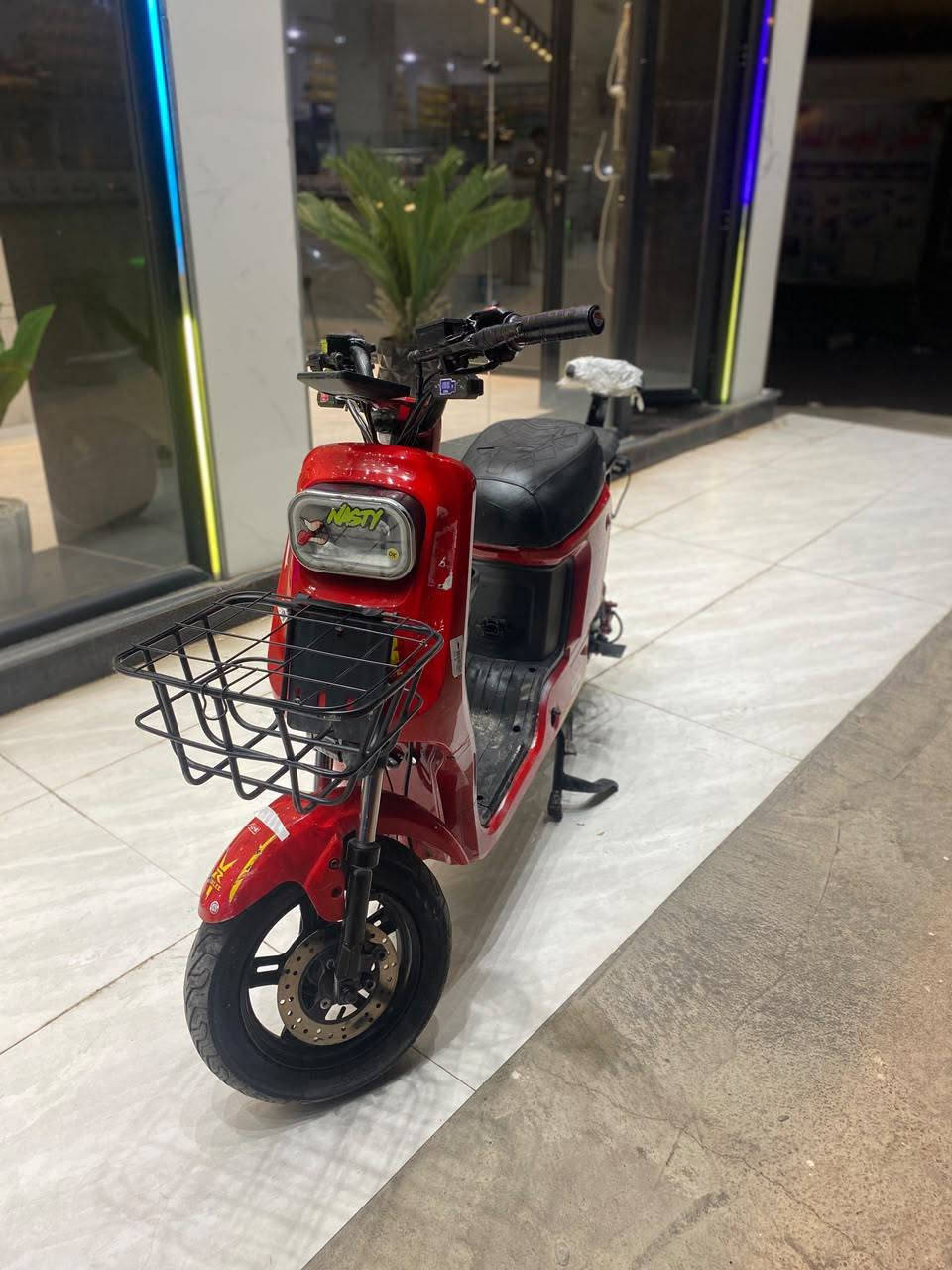 R8 للبيع
ماطور نضيف
ملف1500 
بطاريات عدد 5
سرعه حقيقي 65 
السعر 330 وبي مجال 
تواصل خاص أو على الرقم *********** بي واتساب فقط
