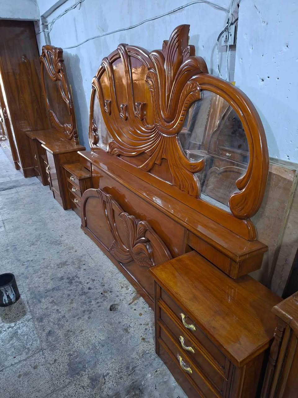 السلام عليكم غرفة عراقية داخل خارج صاج الكنتور ٥ قواطع جاوي الغرفة نظيفة حيل الظهر جرجوبة شد براغيي والزاوية كنتورية الصبغ حراري المكان بغداد / اي استفسار على الخاص او واتساب ***********
