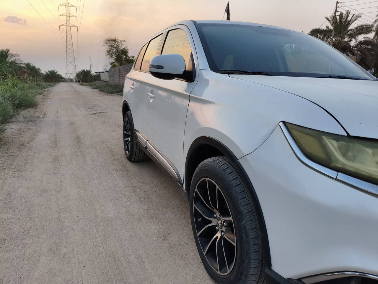 السلام عليكم متسوبيشي أوت لاندر موديل 16 وارد جاملق وبنيد وصبق بابين جهة السايق تبريد شغال حدادية صدر جديده بيه مشكله بل الكير بسمي مكان البصرة معمل الورق70وبيه مجال ***********
