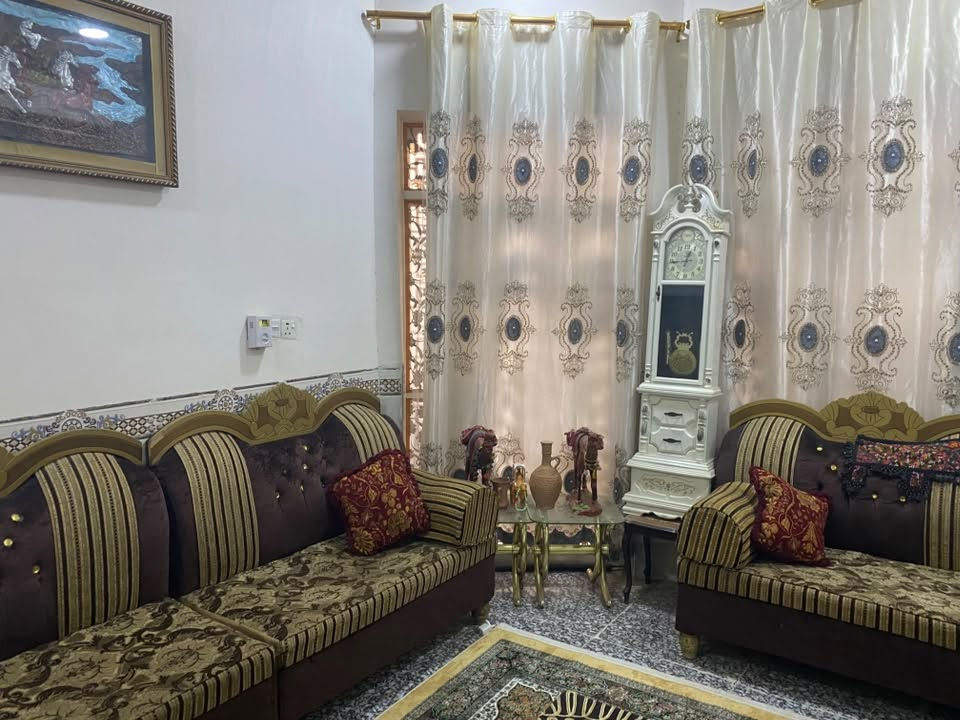 بيت للبيع مساحة 125 م بمنطقة حجي عبد مقابيل مجسر الزهور البيت بناء طابق ونصف غرفتين و3 صحيات صالة ومطبخ واستقبال بناء درجة اولى 
السعر 170 وقابل للتفوض 
للتواصل وتساب 
***********
