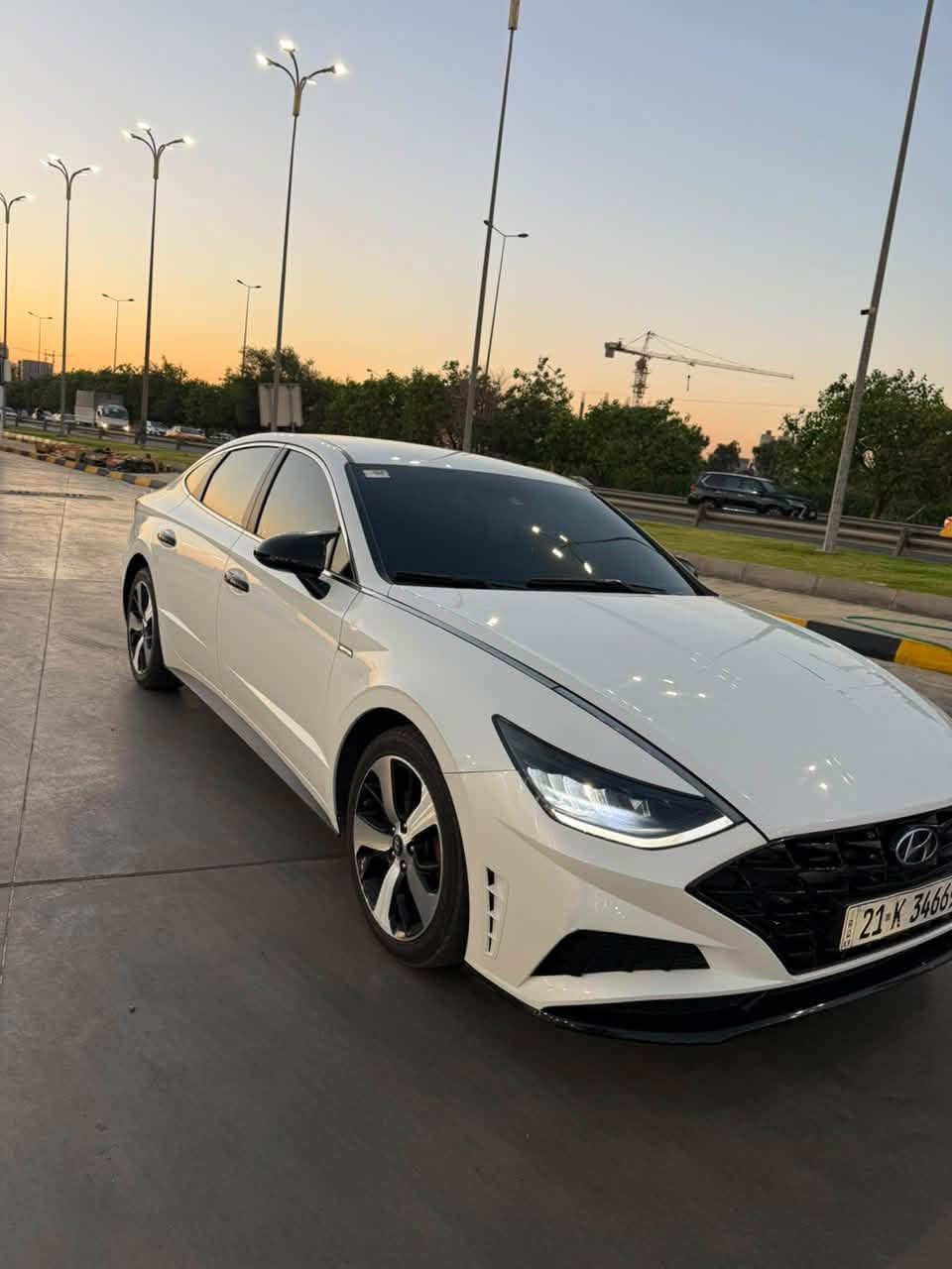 �🚘 للبيع | هيونداي سوناتا 2022 🚘🔥
لون أبيض 🤍 | مواصفات عالية جداً

إذا تدور على سوناتا نظيفة، مواصفات وأمان وراحة… هاي السيارة تستاهل تشوفها 👌🔥

⚙️ المواصفات:

🔹 مكينة 2.5 لتر
🔹 گير أوتوماتيك 8 سرعات
🔹 گير دكم
🔹 شاشة
🔹 كاميرا دوارة 360°
🔹 حساسات أمامية وخلفية

🛡️ أنظمة الأمان والمساعدة:

📡 رادار أمامي
📡 رادار خلفي
📡 رادار جانبي
🛣️ تحديد المسار
🚘 قيادة شبه ذاتية
🅿️ توقف ذاتي
⚠️ تحذير عند الخروج من المسار
🛡️ إيرباكات

✨ إضافات السيارة:

🤍 داخلية نظيفة ومرتبة جداً
✨ جنوط رياضية
🔑 جنطه بصمه
❄️ تبريد ممتاز

🔥 السيارة مواصفاتها عالية ونظافتها تبين بالمعاينة
📋 جاهزة للفحص من أي مكان يختاره المشتري

📞 للاستفسار: ***********
متواجد واتساب 
مكاني بغداد المحموديه ناحيه الرشيد 

للجادين فقط 🌹
سوناتا 2022… مواصفات، أمان، فخامة، وراحة بكل معنى الكلم

