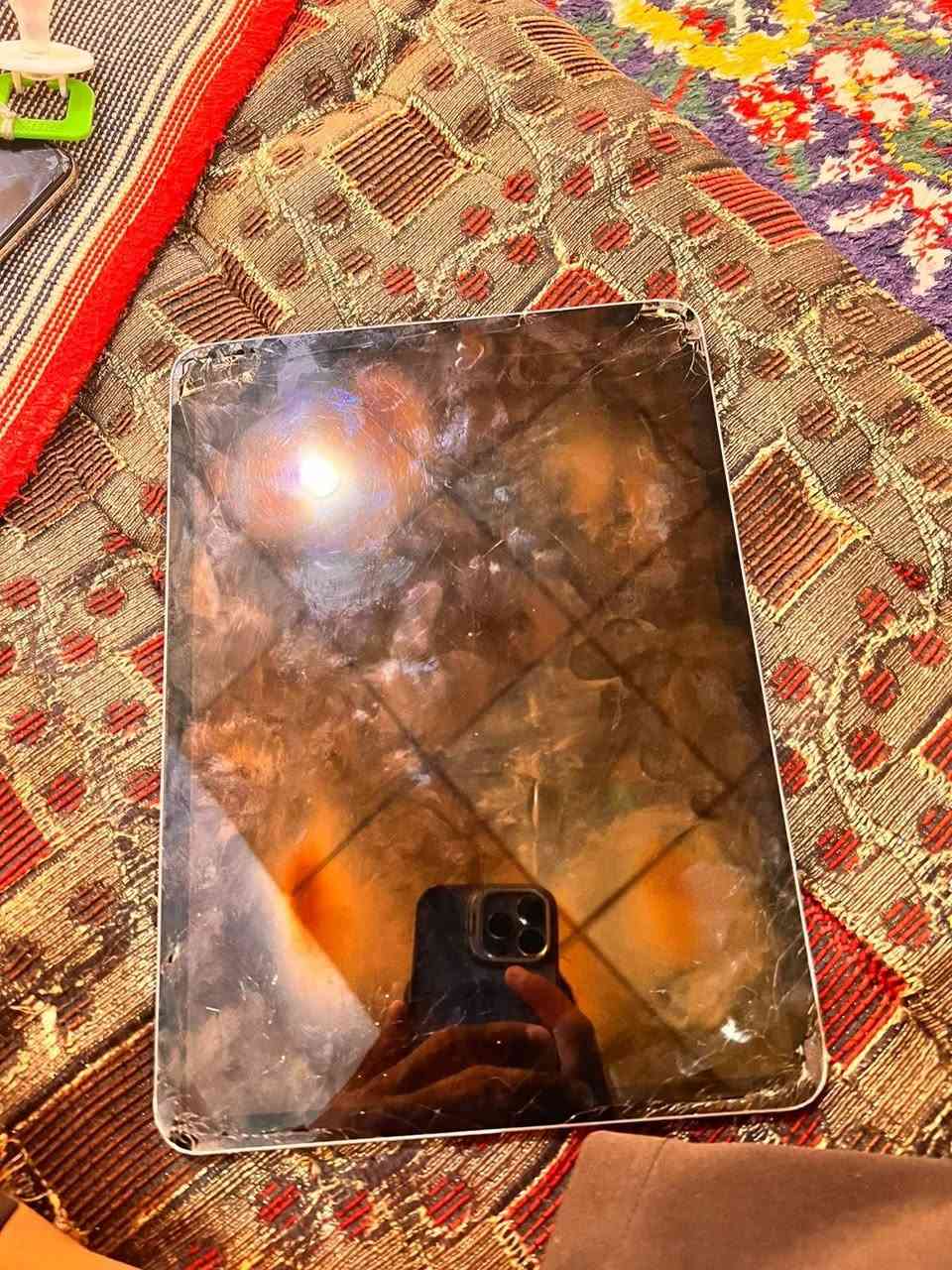إسلام عليكم ايباد برو 18 ذاكره 64 بي كسور بل شاشه بس ما ماثرات عل لمس يشقل بوبجي 120 فريم  لل بيع ويرهم مراوس السعر 175 قفل ***********
