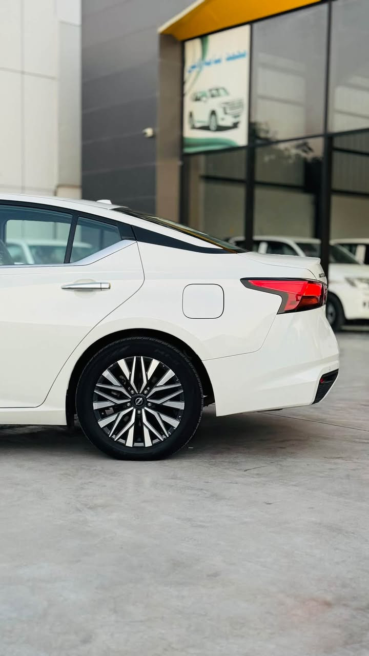 ابیض و داخل اصفر 🔥
.
Nissan Altima 2025 
.
مواصفات SV 

ماشیە ١٤ الف مایل .
.
سیارە حادثە ربع بنید صبغ و شویە بارد ، رقم الشاصی: 1N4BL4DV1SN302289
.
مکان السیارە کلار 
.
سعر ١٦٩ ورقە و مجال بسیط .
.
*********** 
***********
