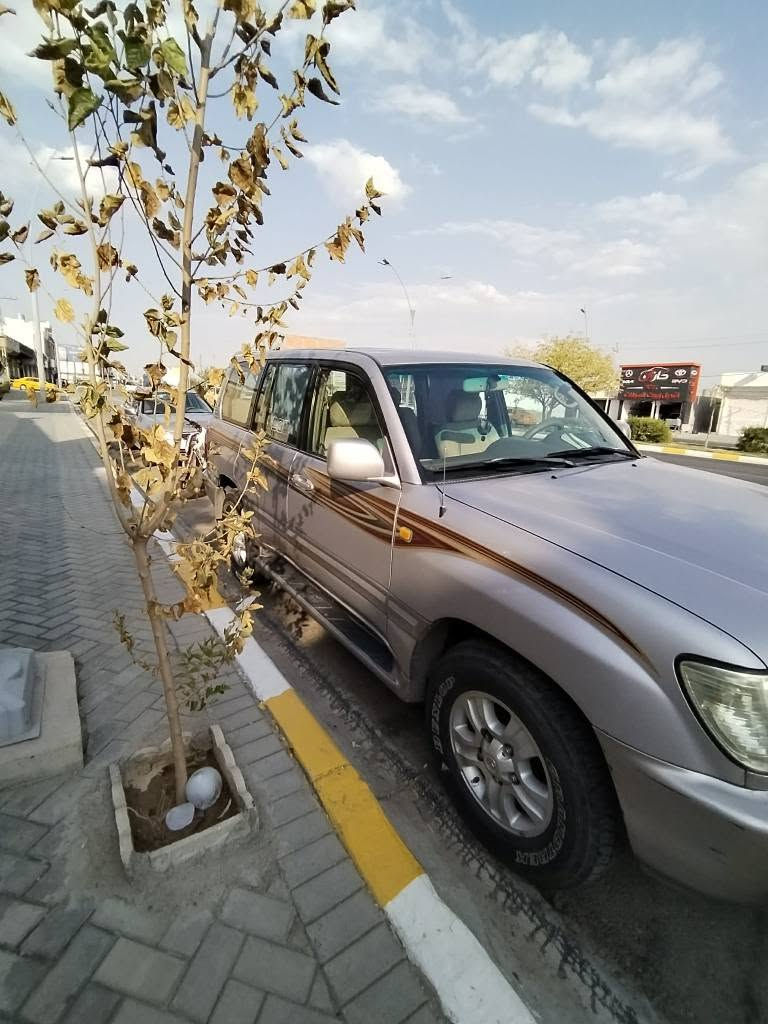سلام عليكم لاندكروز 2003 جي اكس ار
فول 1/1 خليجي 
محرك 6سلندر كير اوتو محرك كير بشرط
سيارة بدون ضرر ومجعون فقط باب سايق( بغ)
اثر تخريب رش تيزاب
سنويه هزه جديد شرط تحويل بطاقه بانزين بيها
مكان كركوك دروازه سعر 165ومجال
 رقم موبايل *********** كركوك, العراق
