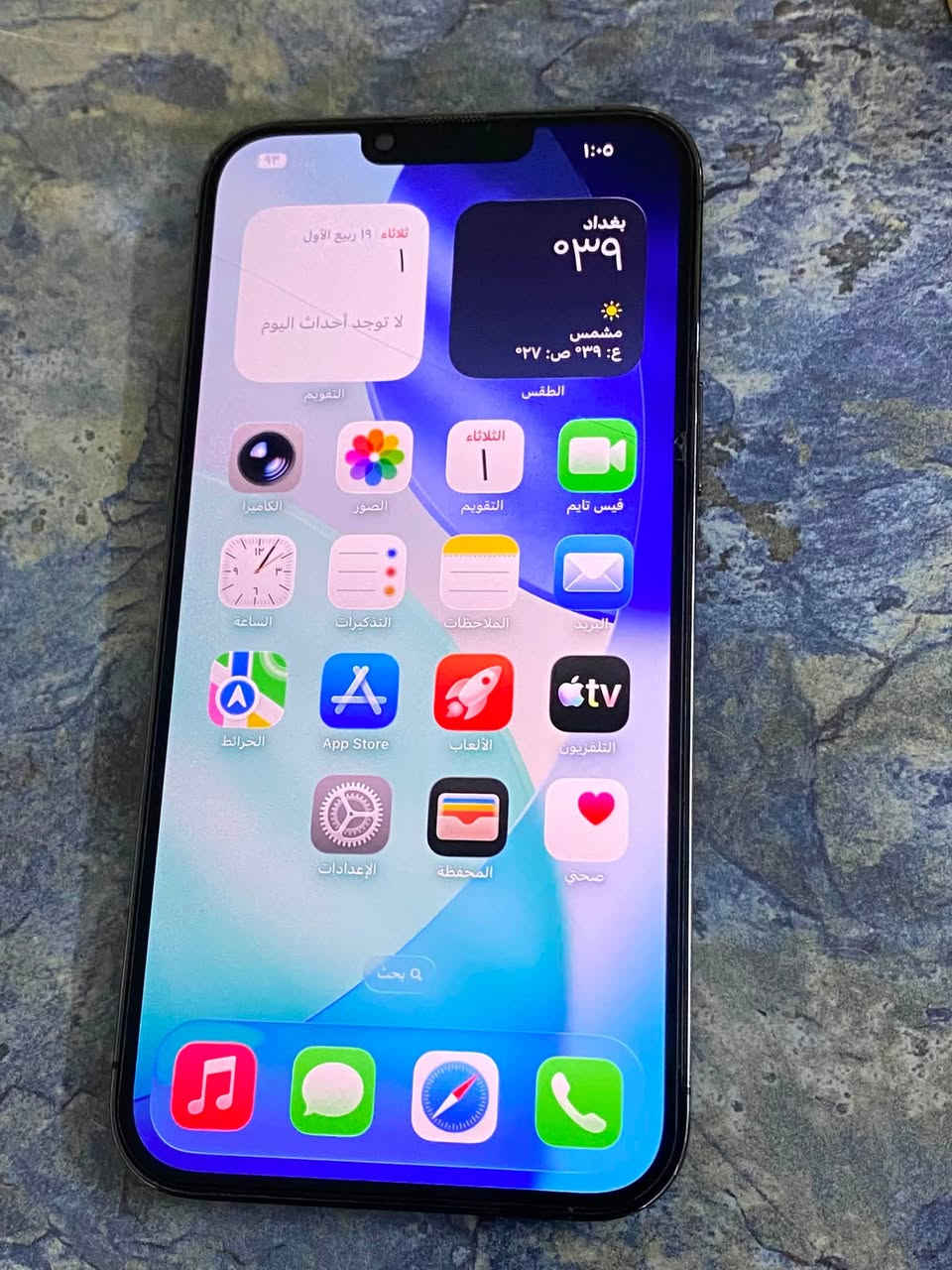 السلام عليكم 
ايفون ١٣ برو ماكس 
ذاكرة ٢٥٦ 
بطارية ٦٩ 
جهاز نظيف ومو مفتوح 
سعره ٦٠٠ 
*********** بيه واتساب فقط
