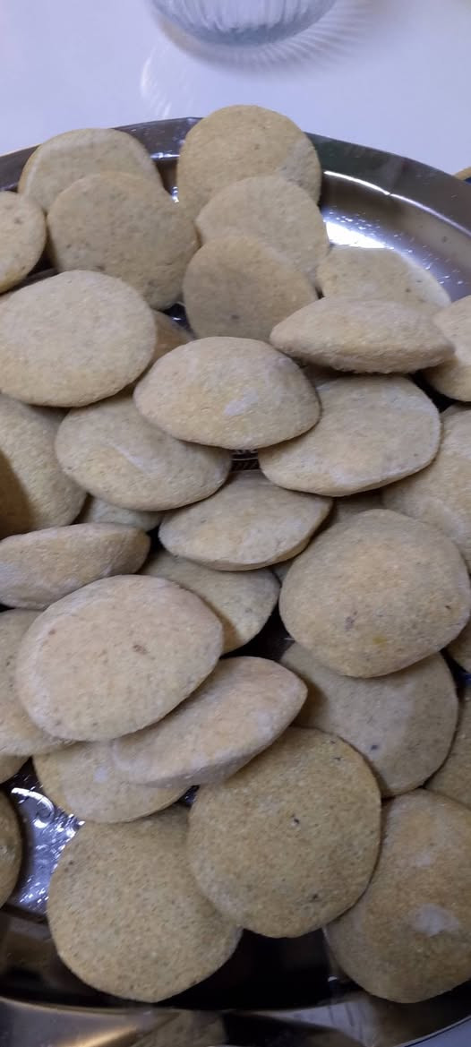مرحبا اني اشتغل اسوي كبب يعني اللحم والمواد عليكم .. اللحم والتمن والجريش وطحين التمن والبطاطا .واني شغل ايدي 15 الف ولحم بعجين والطماطه والفلفل والمعجون والبصل عليه 
يعني كيلو كبه جريش الكيلو 15 
وكبه حلب الكيلو 15 الف 
كبه بوتيته جاب 15الف واما اذا عليه المواد ما عدا اللحم ب20
لحم بعجين الكيلو 20 الف 
مكاني حي الجامعه قرب جامع نجمه وقرب مدرسه الخندق 
***********
