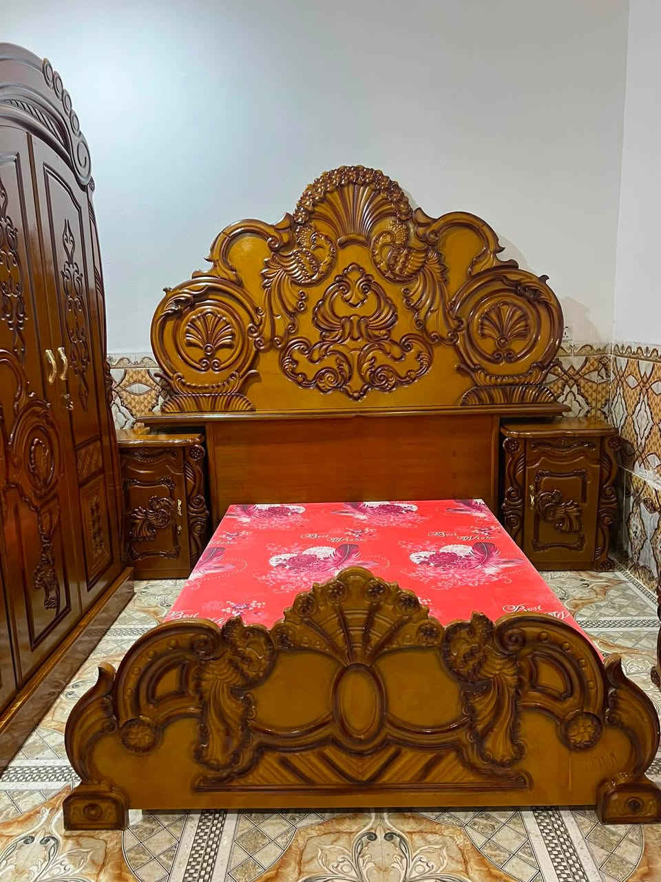 غرفه نجاره تسكام ام الخمسه جديده كلش سعر 650 وبيه مجال عنوان سوك الشيوخ حي العسكري 
***********
