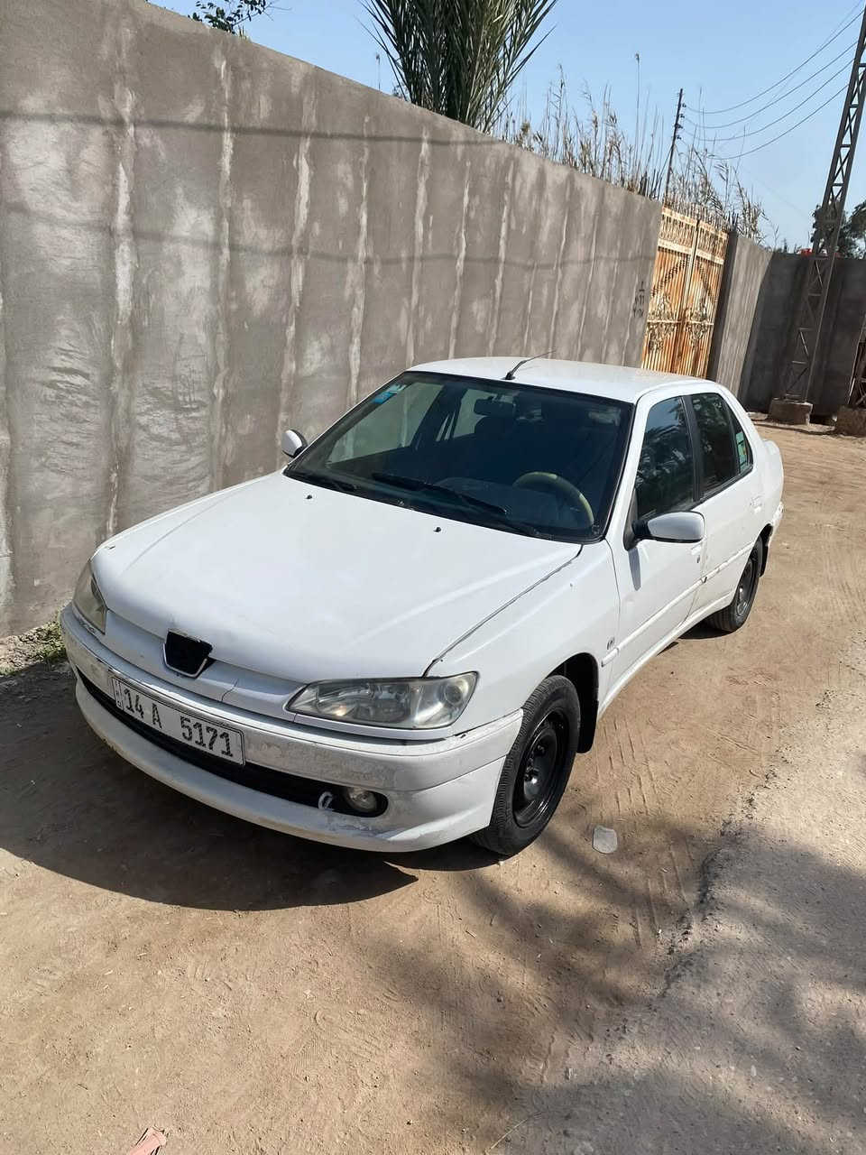 سلام عليكم بيجو فرنسي 306 مديل 2001 رقم بصره بسمى شرط التحويل سياره جاهزه من تبريد تخم تاير مع الاسبير جديد كارتون حداده جديده فقط درايم شفت واحد بيه صوت وصالنصه خلفيه تعبانه باقي جاهزه منضومه تبريد كامله جديده ثلاجة السعر 45 بيها مجال بسيط 
البصرة جمهوريه
***********

