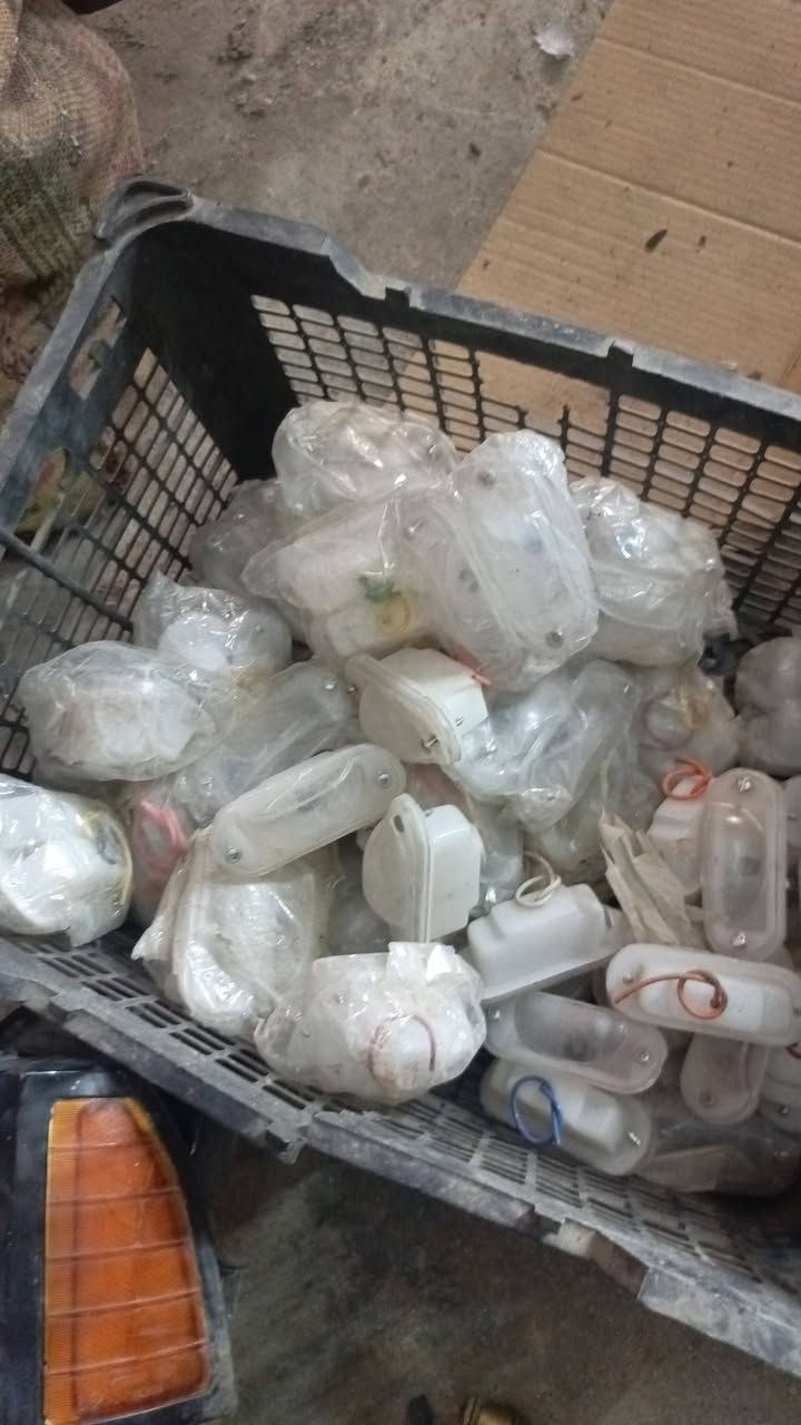 قطع غيار برازيلي بيهن اصلي معسسة وبيهن تجاري وبيهن تفصيخ قليل الباقي كله جديد شلعه وحدا البيع ***********

نص مكتوب في الصور:
- CAMON 20 Pro • 24mm f/1.7 1/30s ISO868