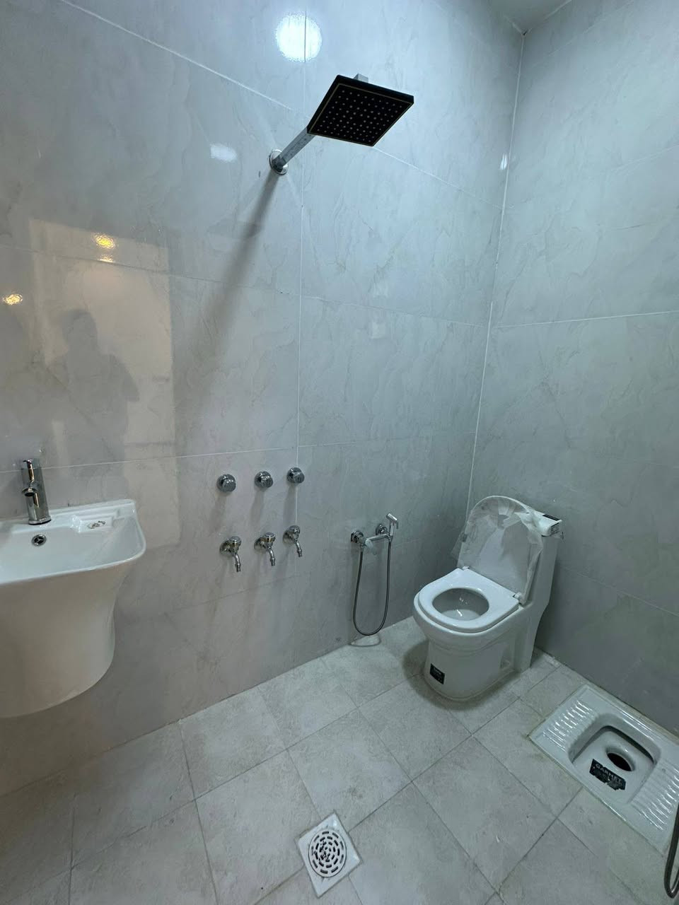 يتوفر لدينه بيوت للأيجار
+ شقق 🏡ابغداد -الدورة -عرب جبور
للاستفسار-/(***********)
