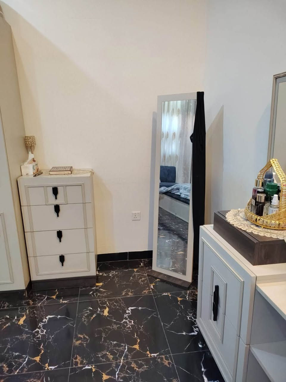 غرفه تركيه 7 قطع نظيفة كلش
800 الف 
بغداد الدوره 
***********
