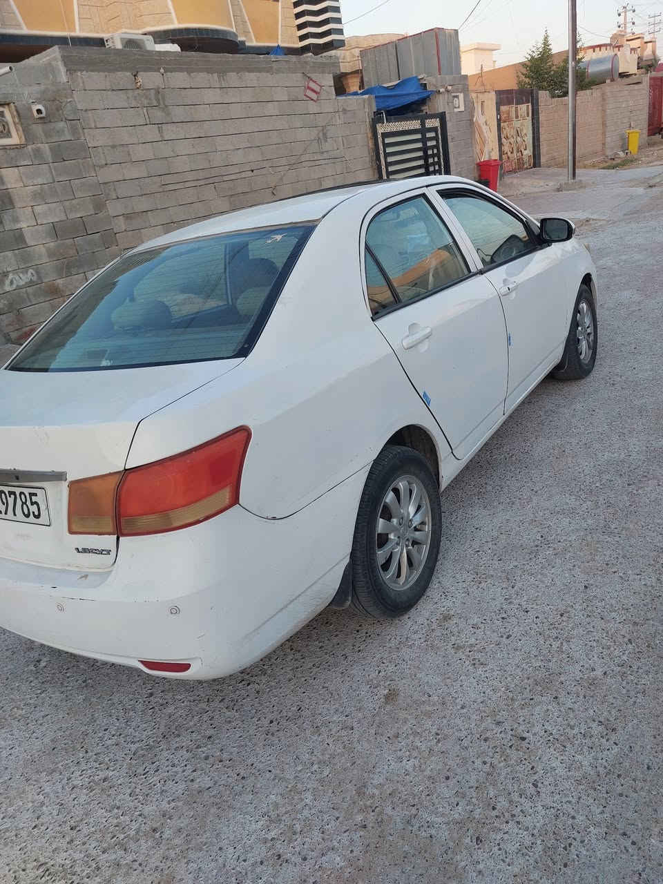 سياره بي وايدي BYD . 2016 لون ابيض محرك كير مكفولات محرك 1800 فتحه سقف بصمه رقم بغداد  استخدام شخصي 50 وبيها مجال بسيط حك الجيه العنـوان الخالديه رقم صاحب المركبه اني مكلف بالنشر ***********
